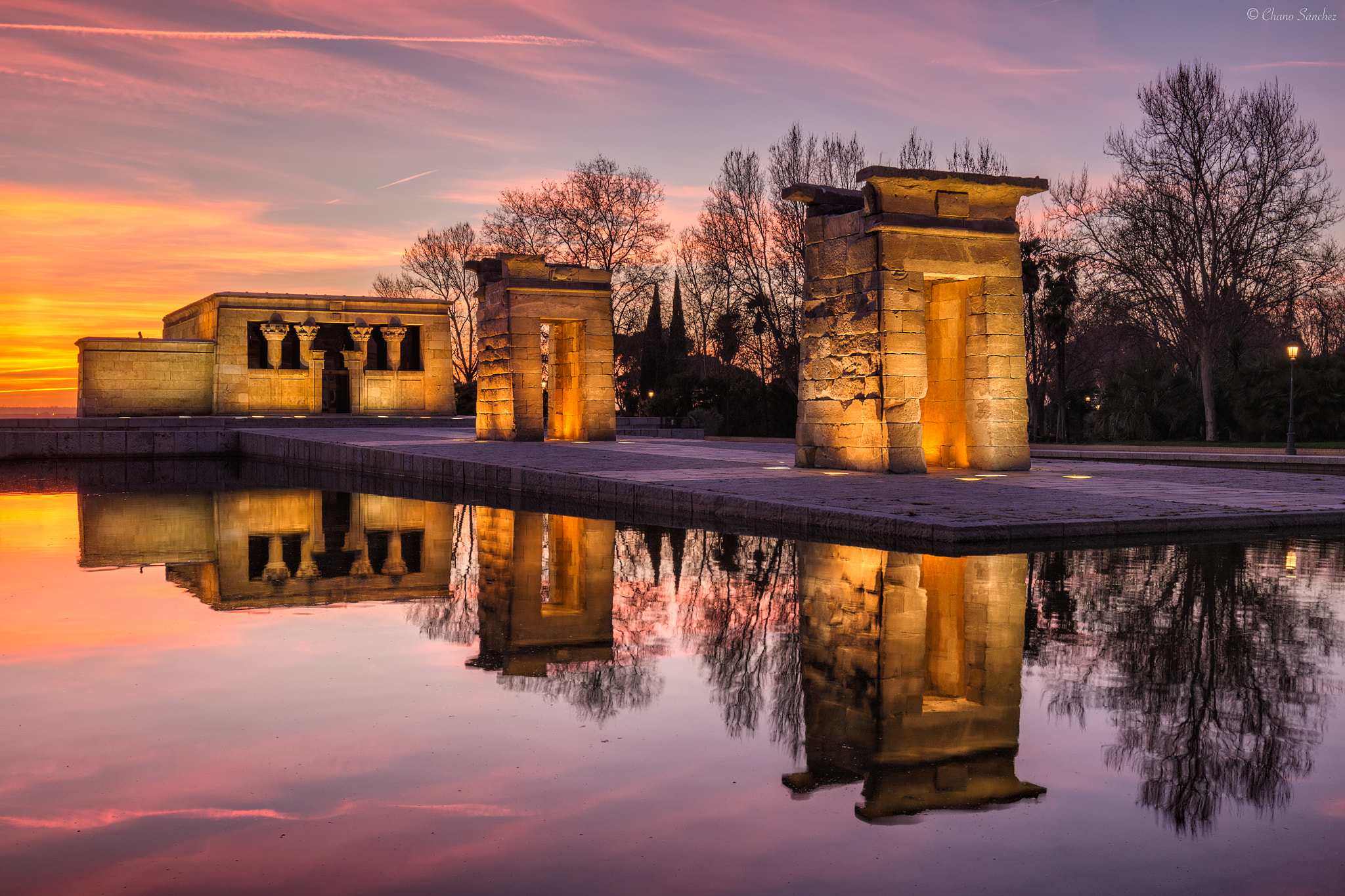 Canon EF 16-35mm F4L IS USM sample photo. Pharaonic sunset || templo de debod (madrid) photography