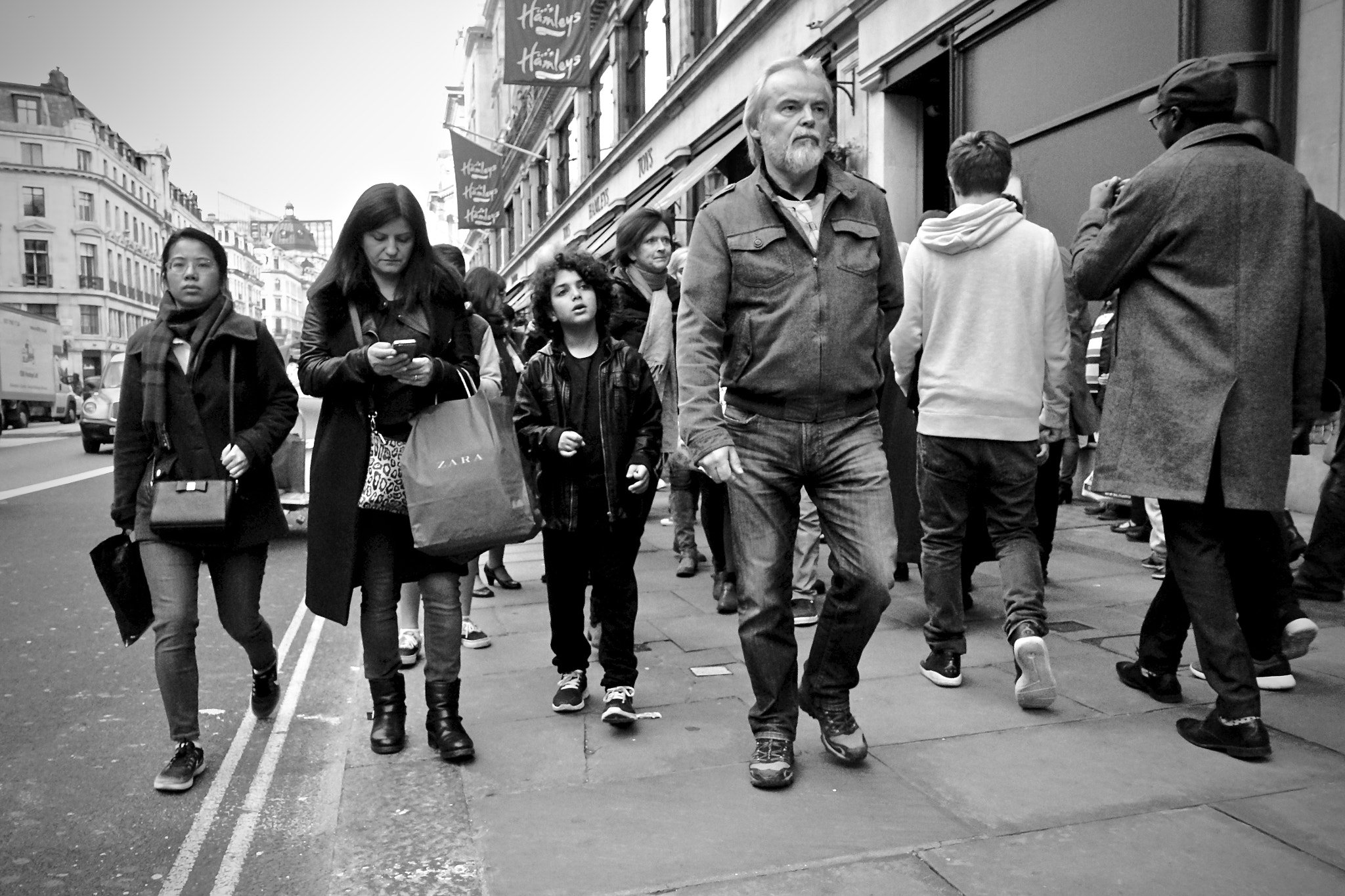 Sony Cyber-shot DSC-RX100 IV + Sony 24-70mm F1.8-2.8 sample photo. Central london, uk. photography