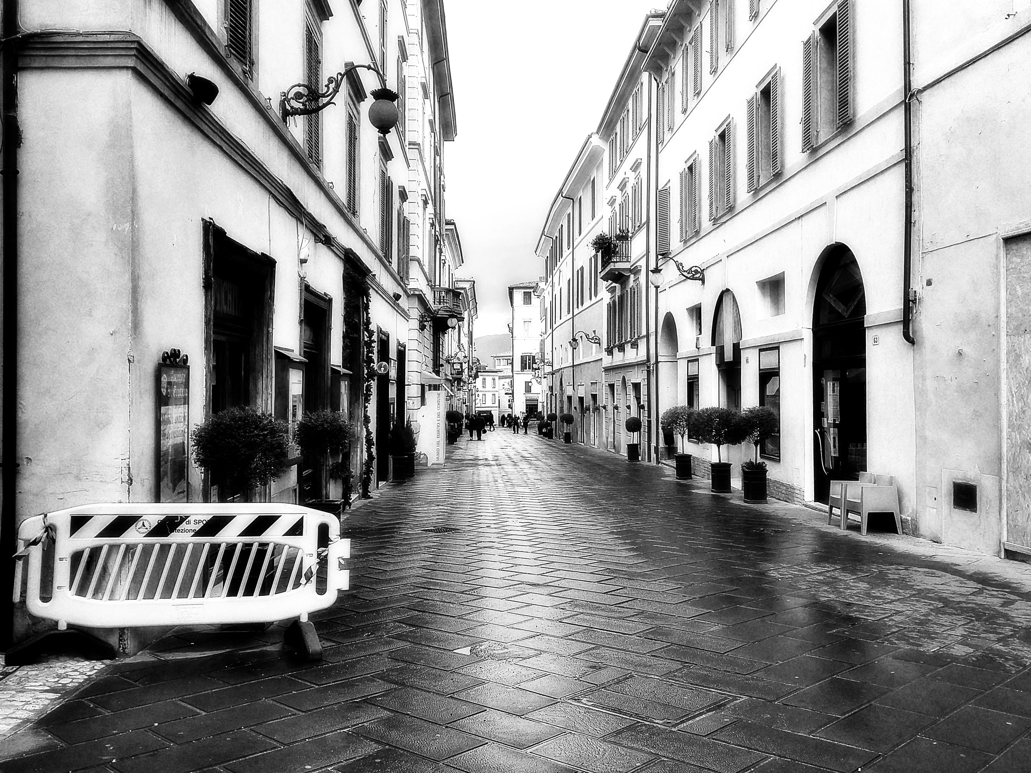 LG G FLEX2 sample photo. Spoleto: via del corso photography