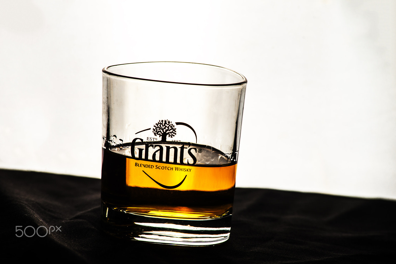 AF Zoom-Nikkor 80-200mm f/2.8 ED sample photo. Whisky glass photography