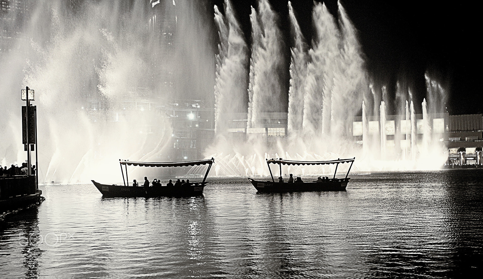 Canon EOS-1D Mark IV sample photo. Dubai fountain - it never stops amazing me! truly! photography