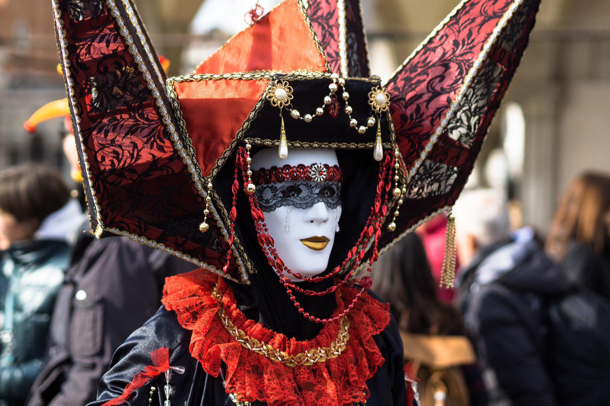 Olympus OM-D E-M10 + Olympus M.Zuiko Digital 45mm F1.8 sample photo. Venice carnival mask photography