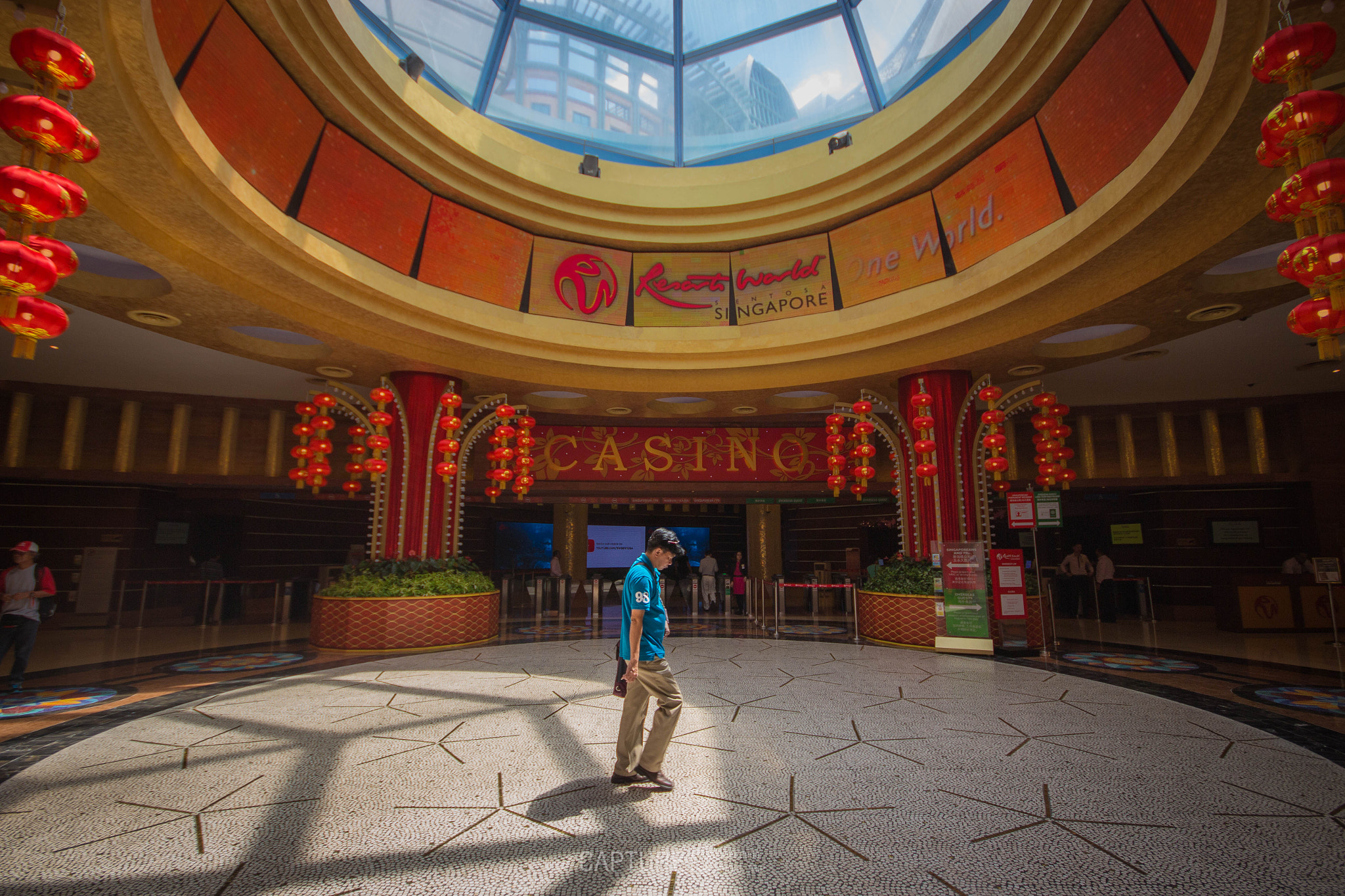 Canon EOS 700D (EOS Rebel T5i / EOS Kiss X7i) sample photo. In the middle of casino photography