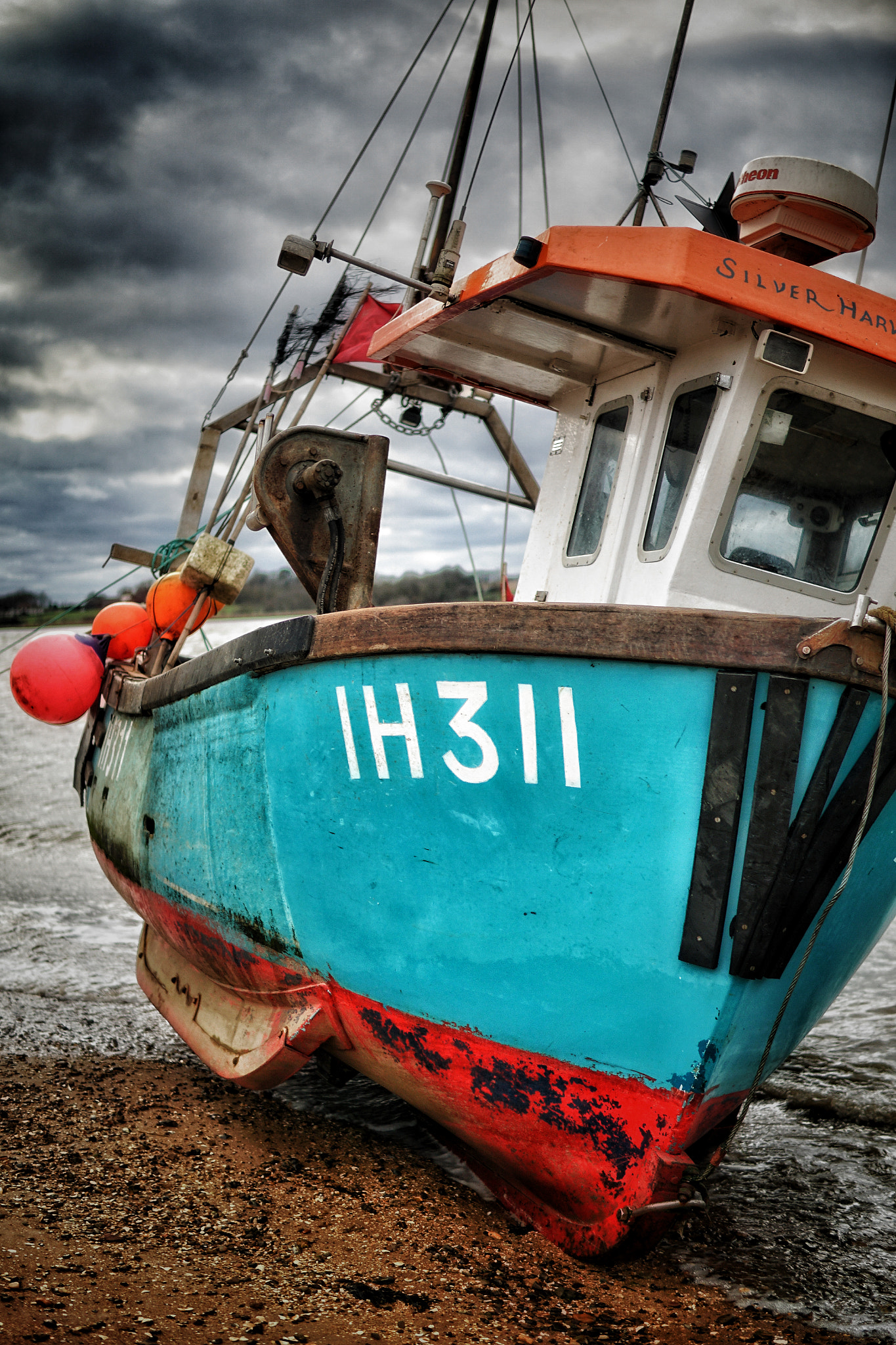 Sony a6300 + Sigma 30mm F1.4 DC DN | C sample photo. Ramsholt beach photography