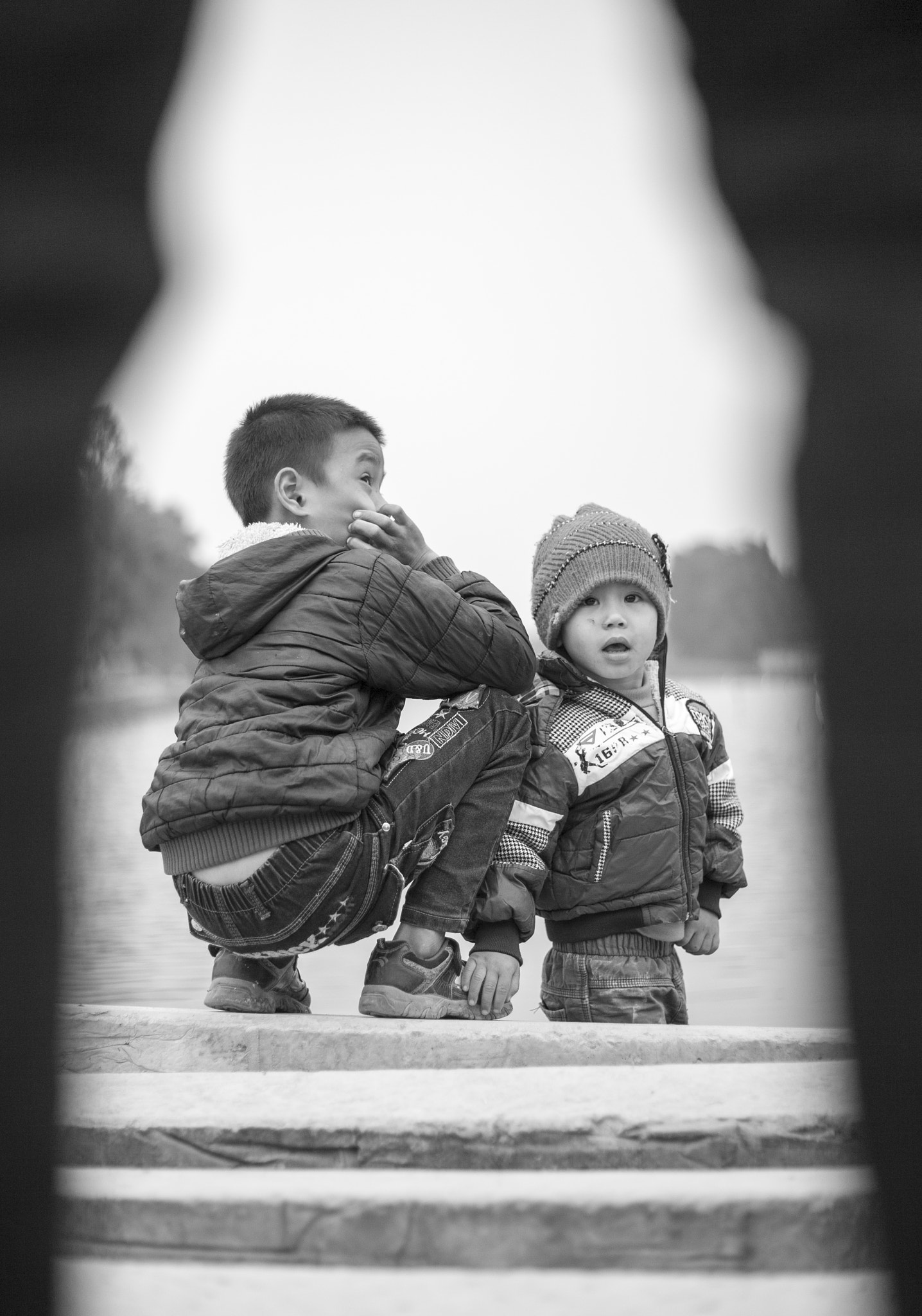 Canon EOS 5D + Canon EF 50mm F1.8 STM sample photo. Two kids on my town photography