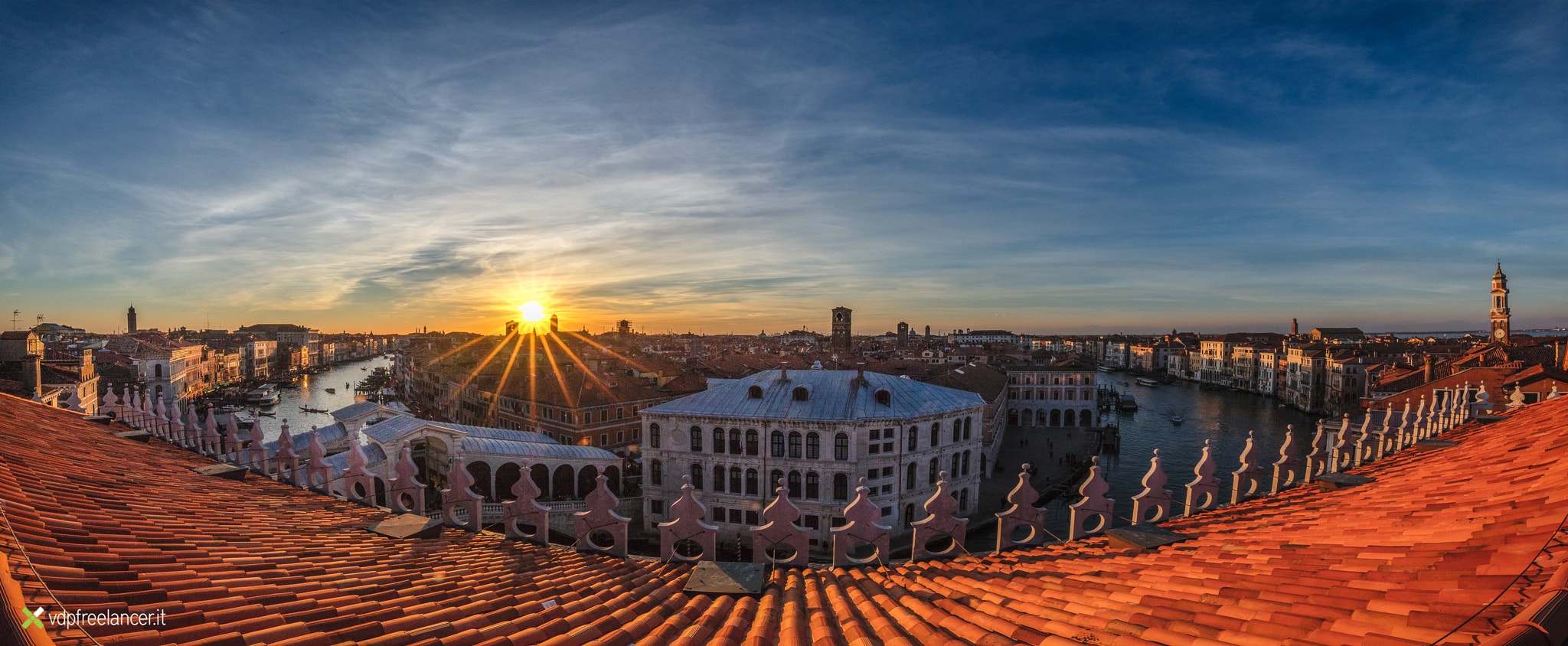 Canon EOS 5DS + Canon EF 11-24mm F4L USM sample photo. Sunset in grand canal photography