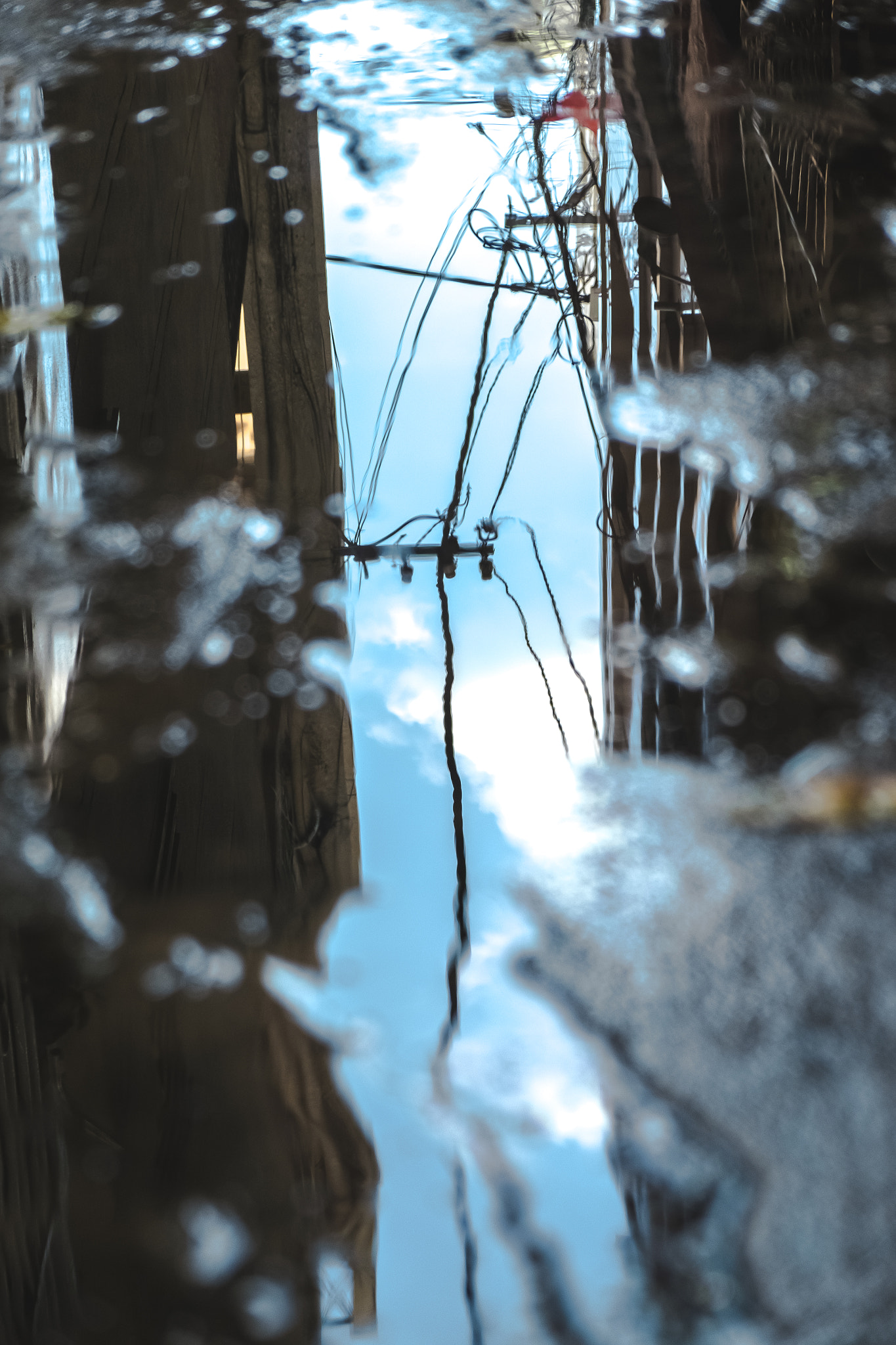 Fujifilm X-E2S + Fujifilm XF 18-55mm F2.8-4 R LM OIS sample photo. Refection of the sky on the way home photography