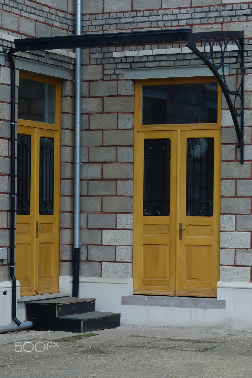 Nikon D70 sample photo. The door photography