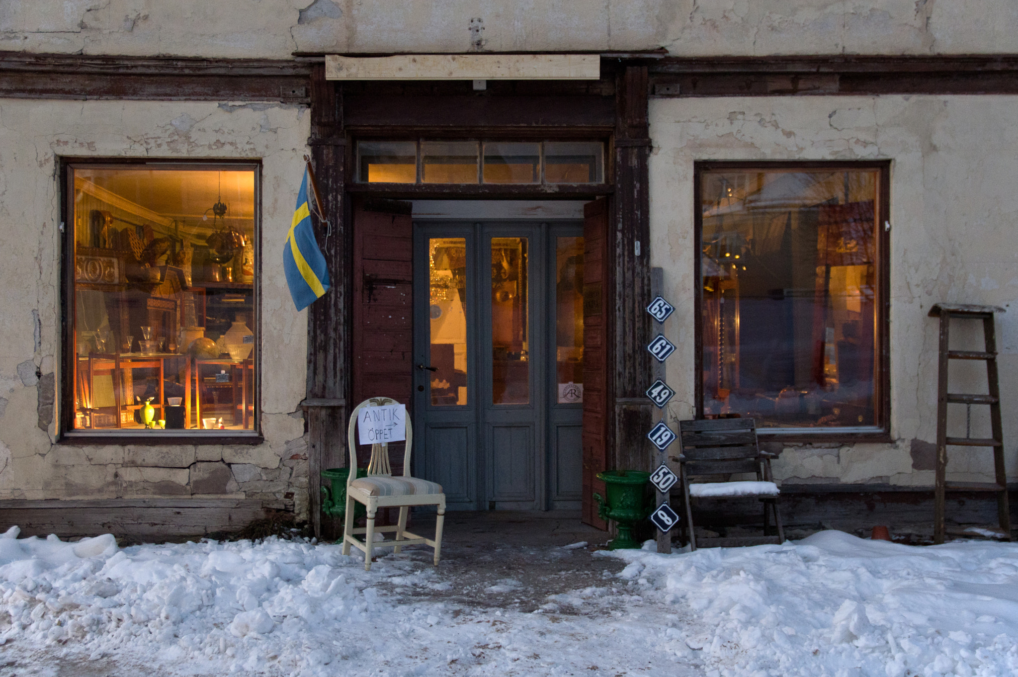 Sigma 17-70mm F2.8-4 DC Macro HSM | C sample photo. The antique shop. photography