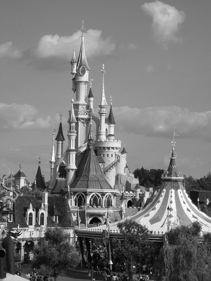Canon PowerShot ELPH 300 HS (IXUS 220 HS / IXY 410F) sample photo. Disneyland paris photography
