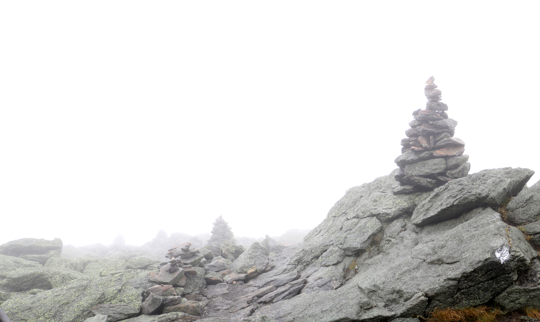 Canon EOS 750D (EOS Rebel T6i / EOS Kiss X8i) sample photo. Trail markers photography