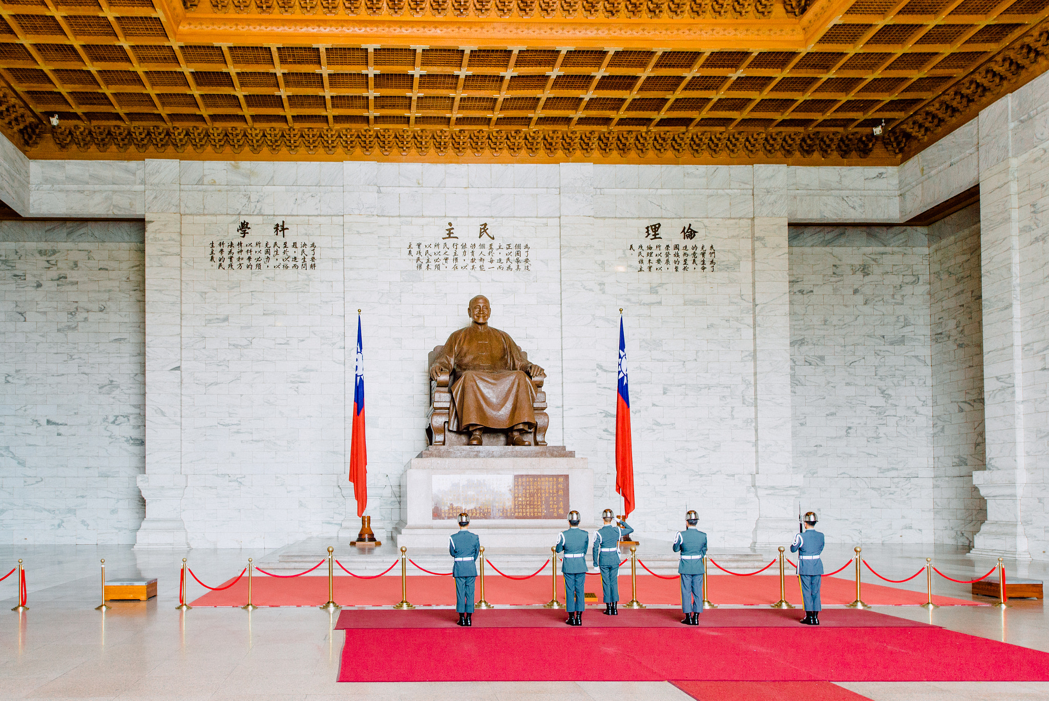 Nikon AF-S Nikkor 14-24mm F2.8G ED sample photo. Changing of the guards photography