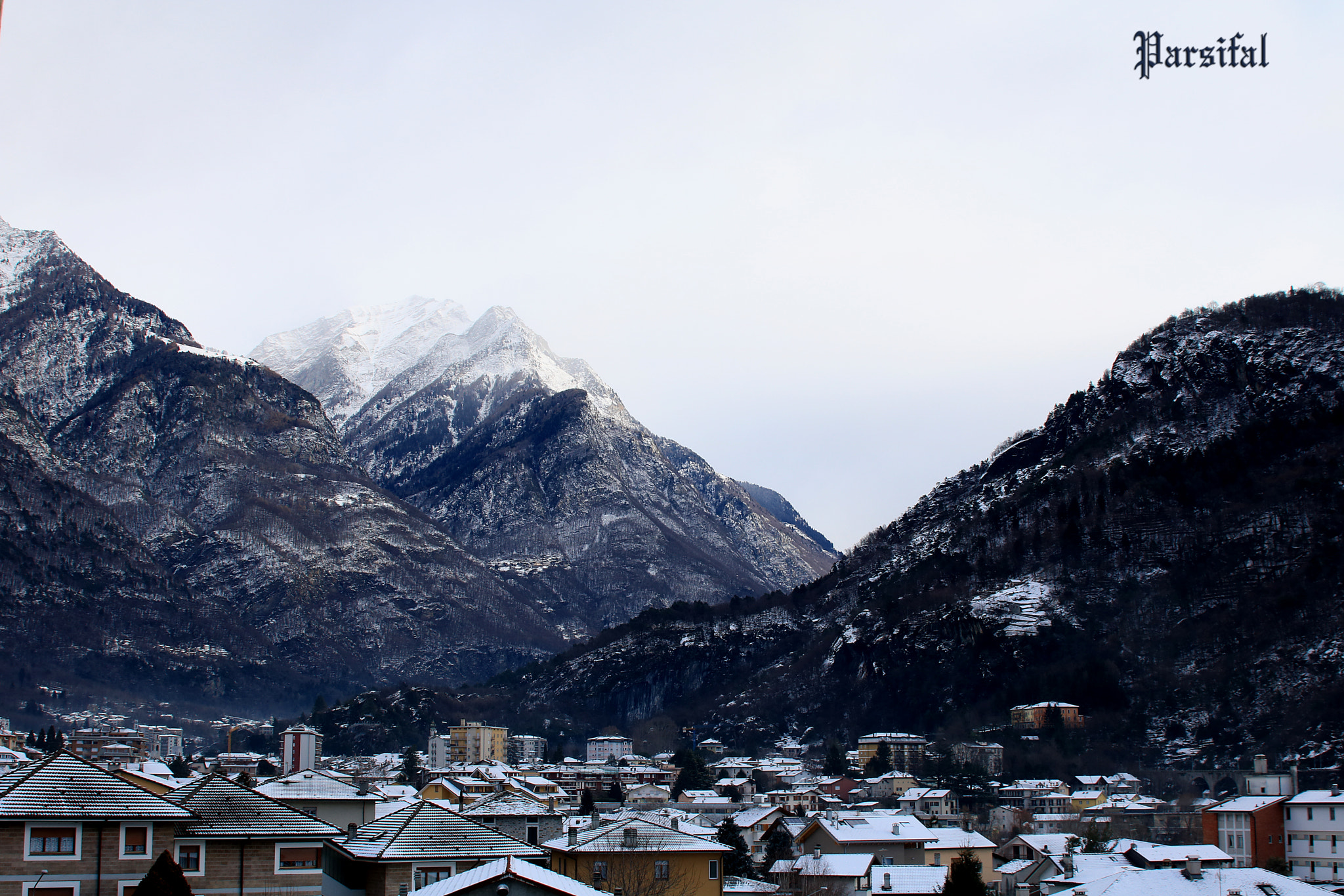 Canon EF 28-200mm F3.5-5.6 USM sample photo. A little town photography