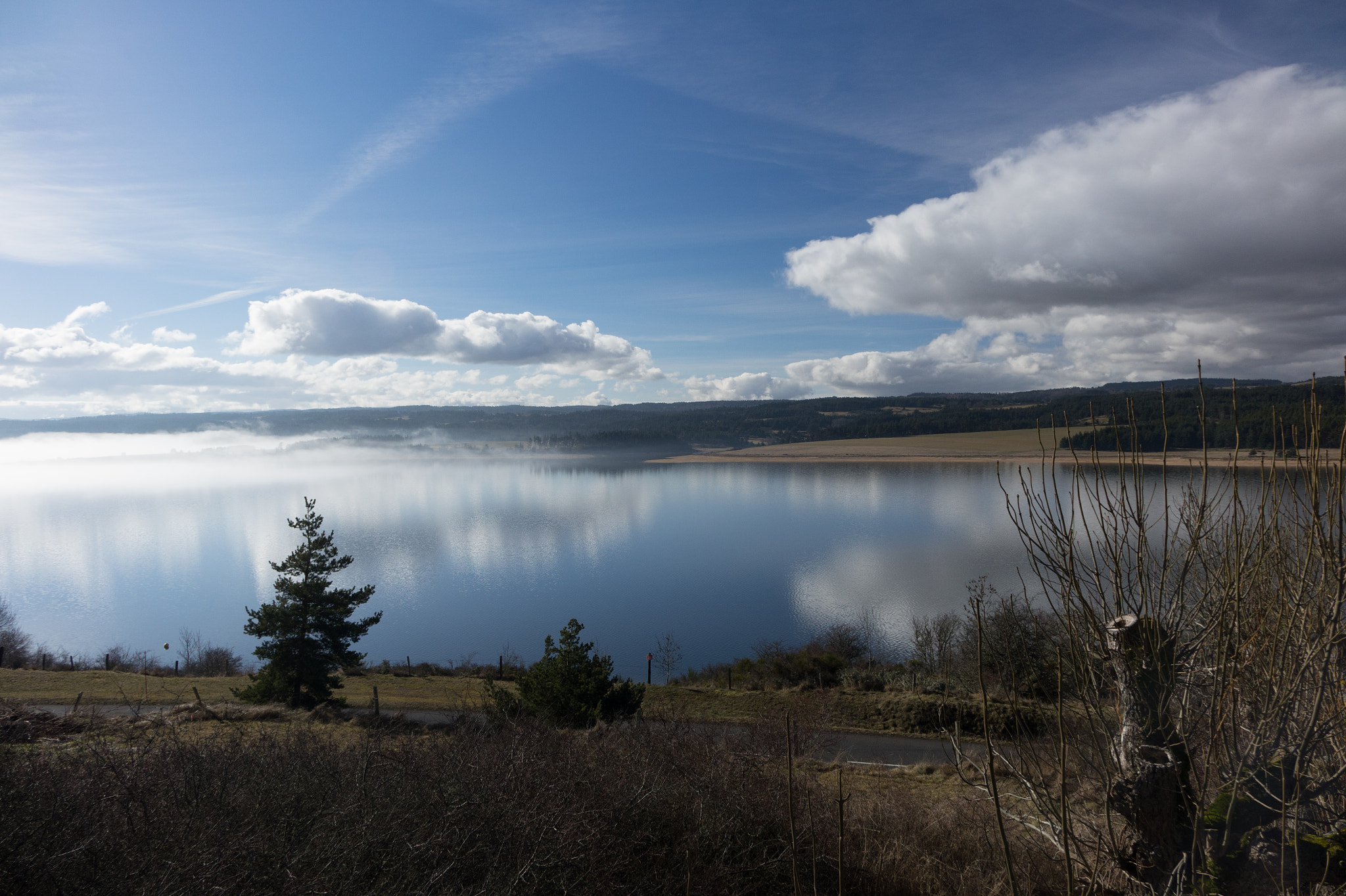 Sony Cyber-shot DSC-RX10 + 24-200mm F2.8 sample photo. Ciel et lac photography