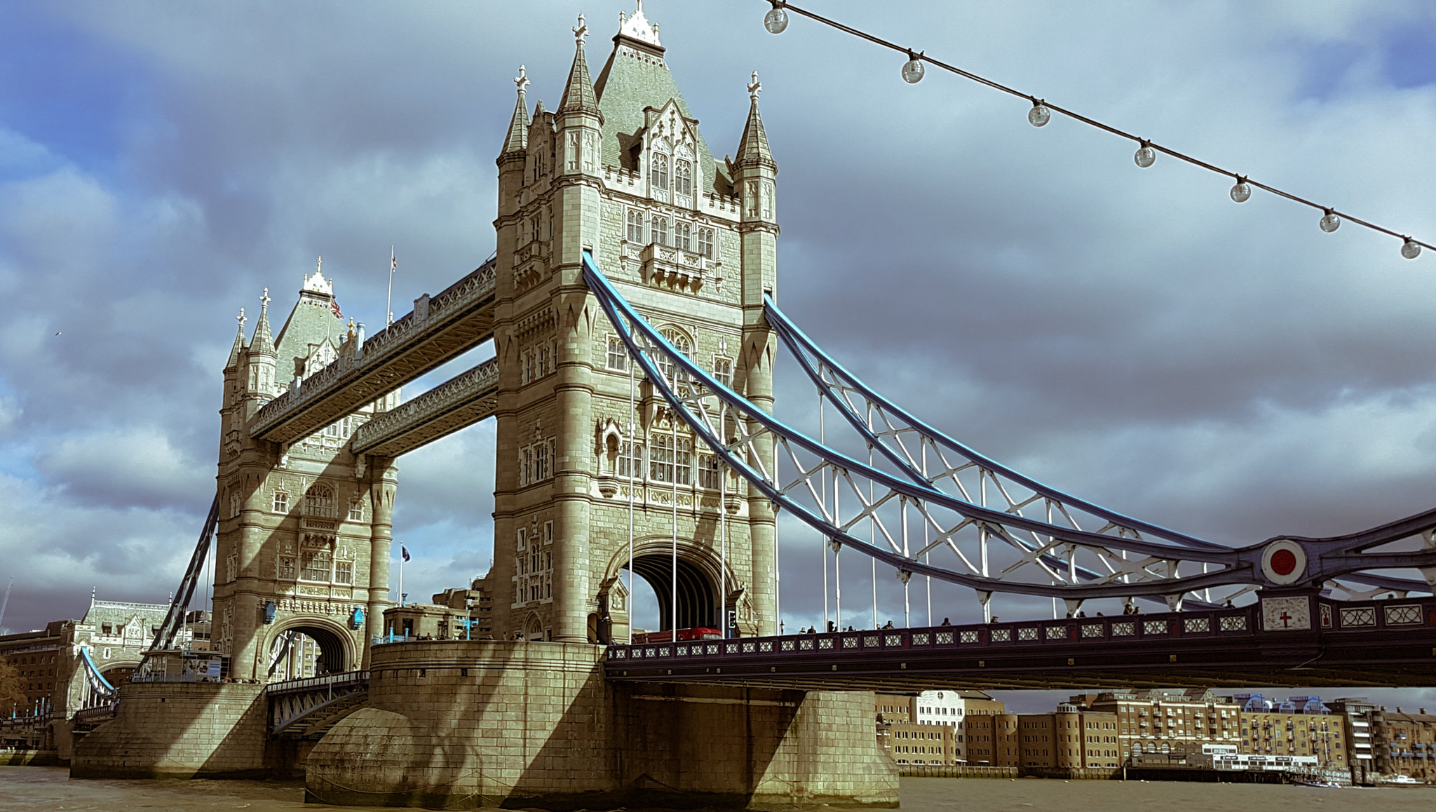 Samsung Galaxy S7 Edge Rear Camera sample photo. The london bridge photography