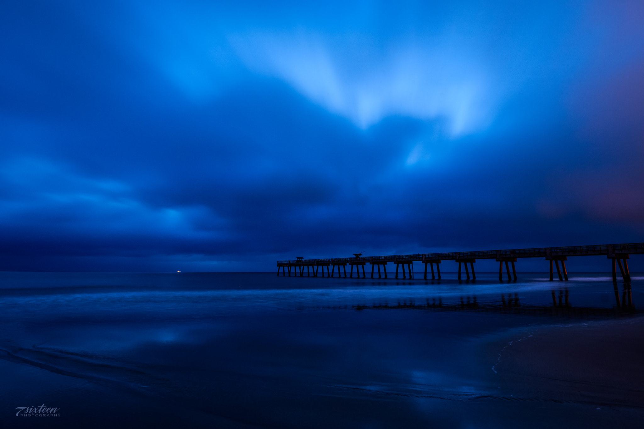 Nikon AF-S Nikkor 14-24mm F2.8G ED sample photo. Sunrise pier photography