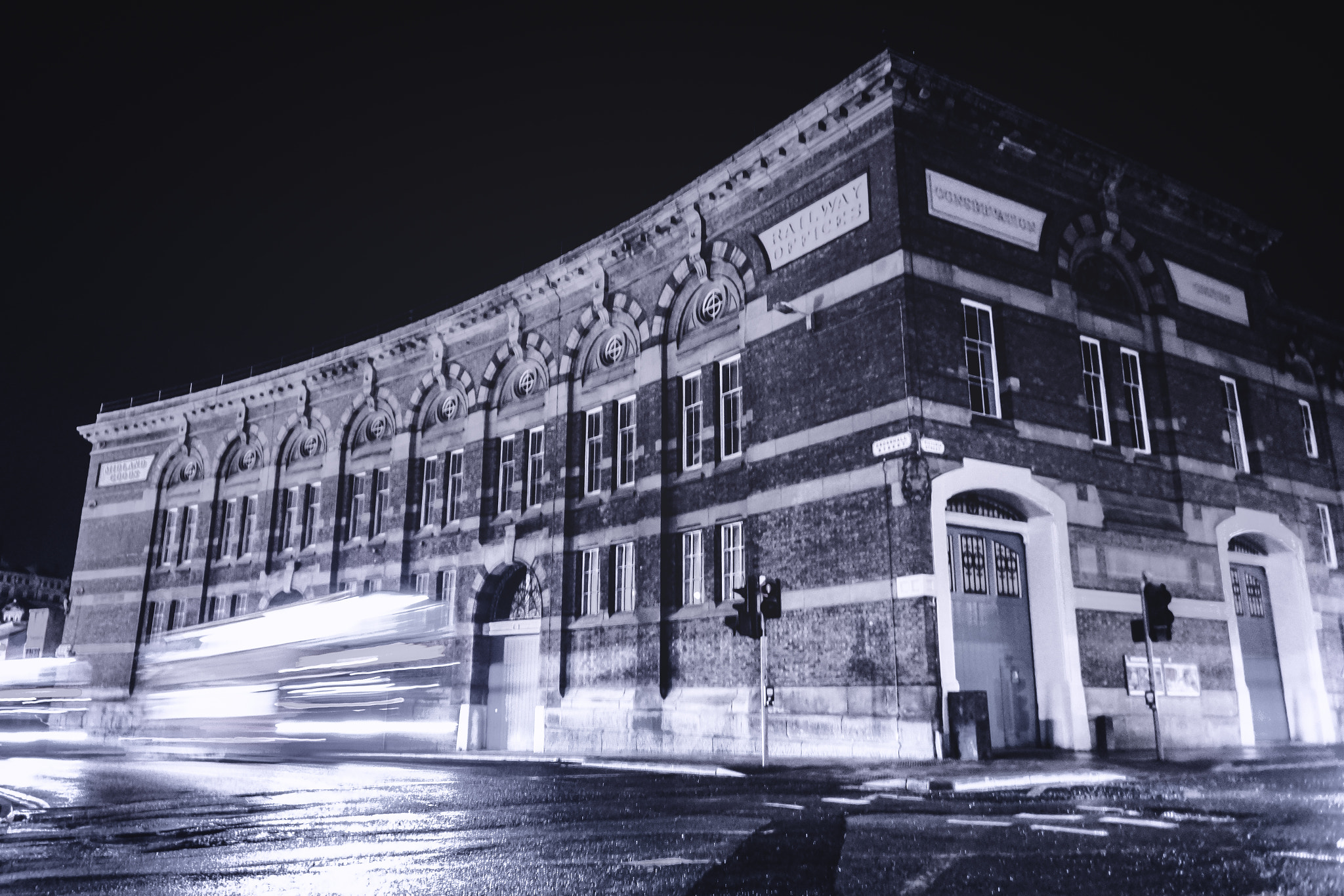 Samsung NX mini sample photo. Night bus photography