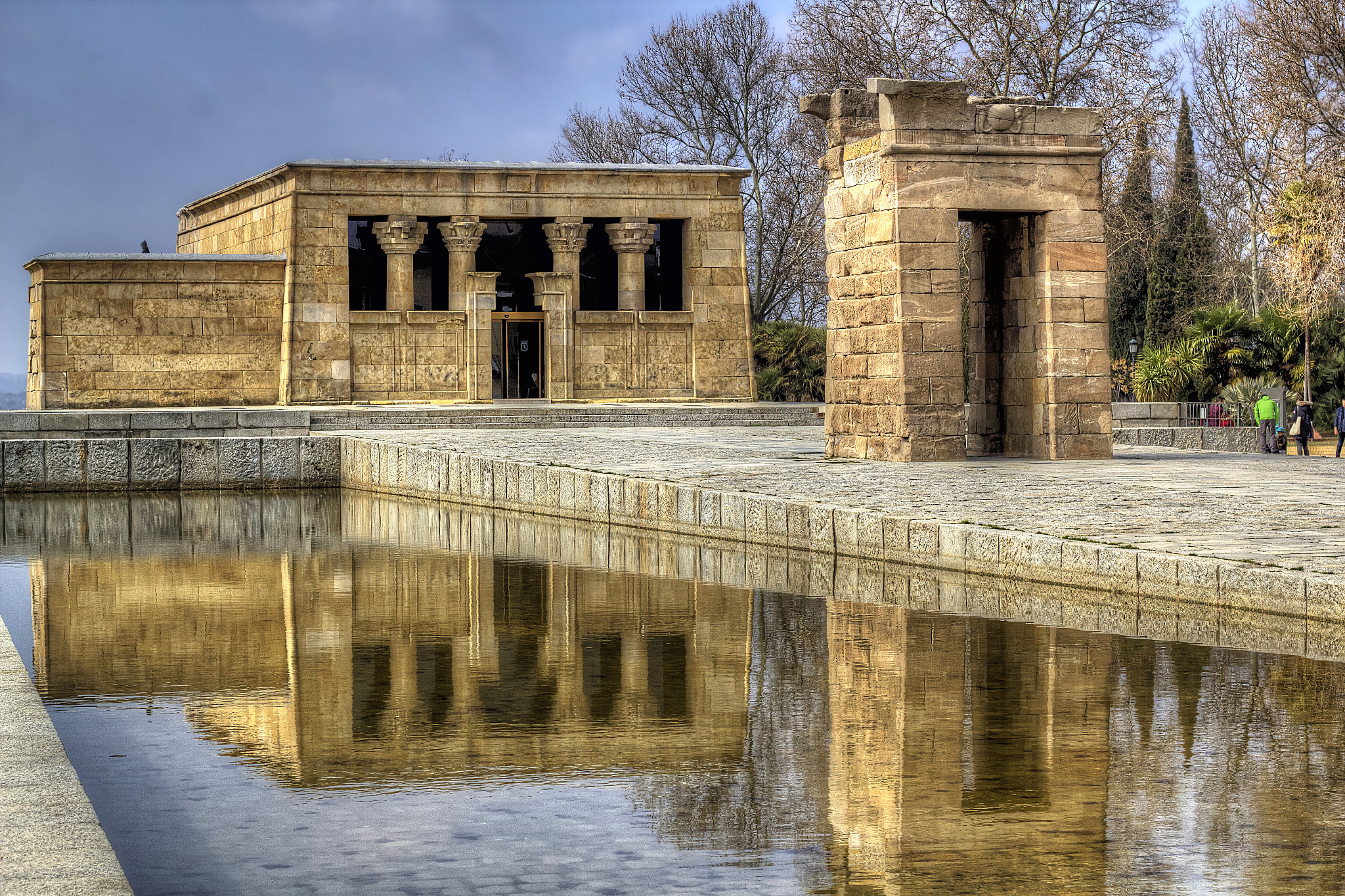 Canon EOS 550D (EOS Rebel T2i / EOS Kiss X4) + Canon EF 50mm F1.8 II sample photo. Templo de debod photography