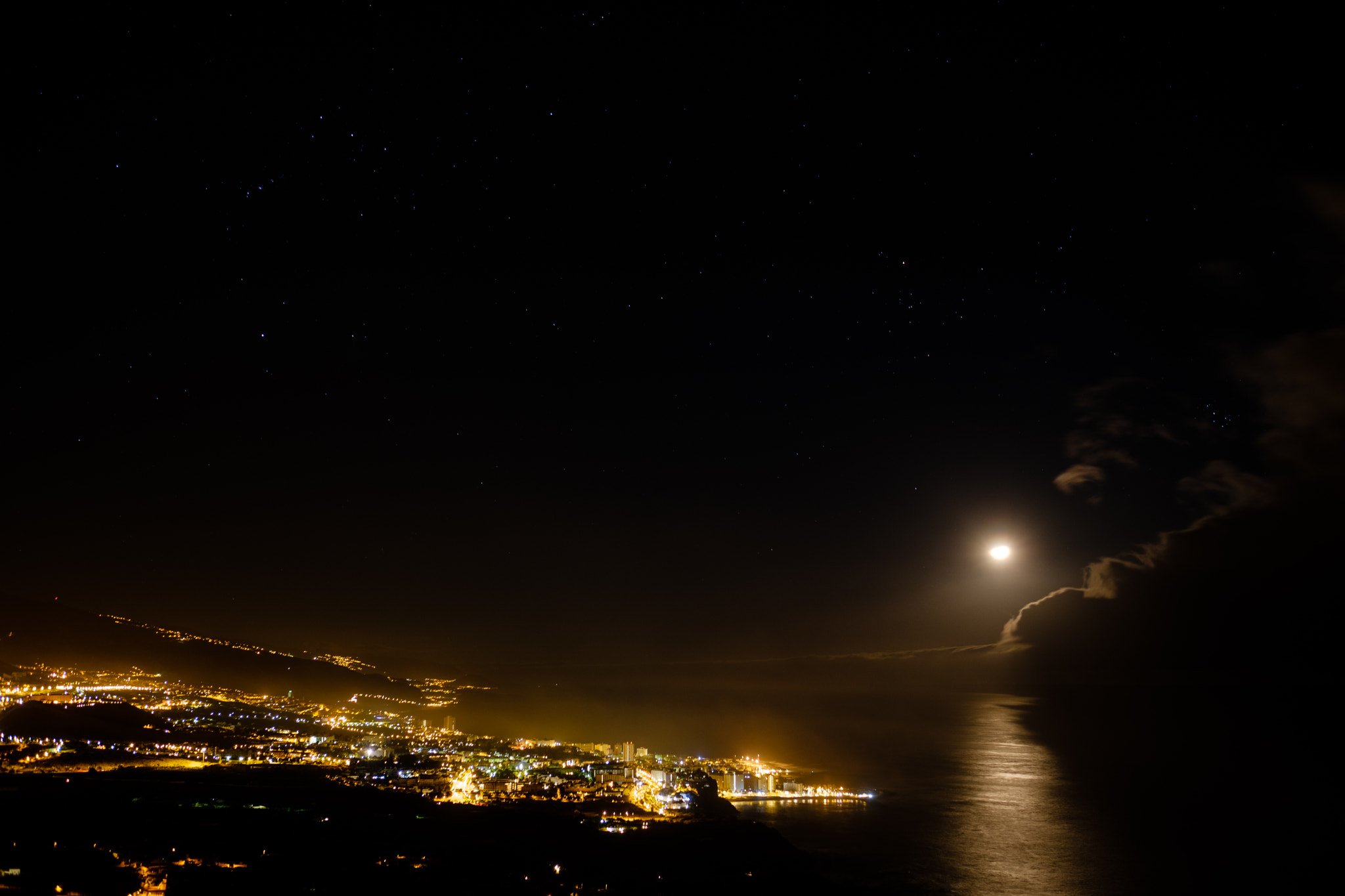 Fujifilm X-Pro2 sample photo. Moon over puerto de la cruz, teneriffe photography