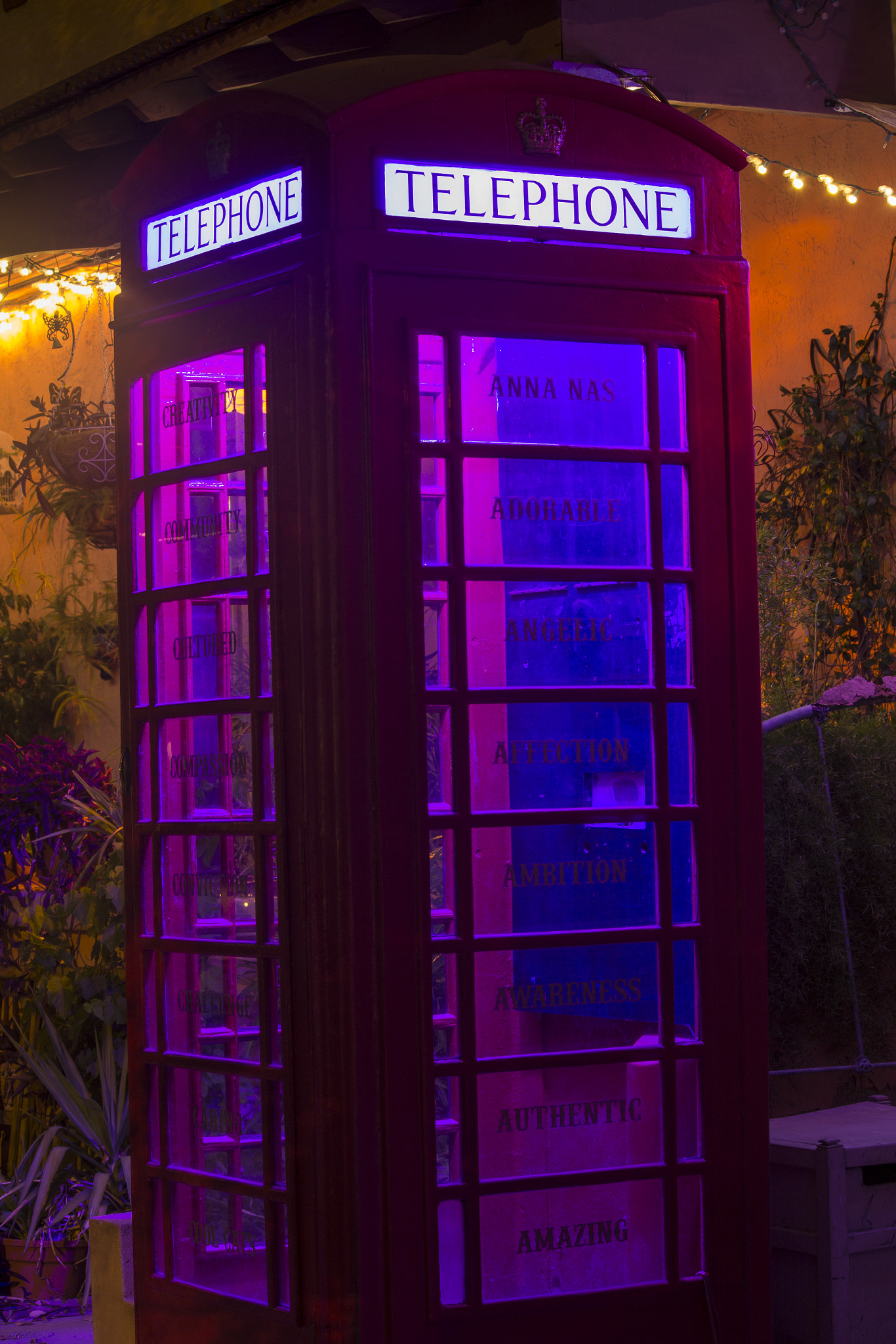 Canon EF-S 55-250mm F4-5.6 IS sample photo. Telphone booth photography