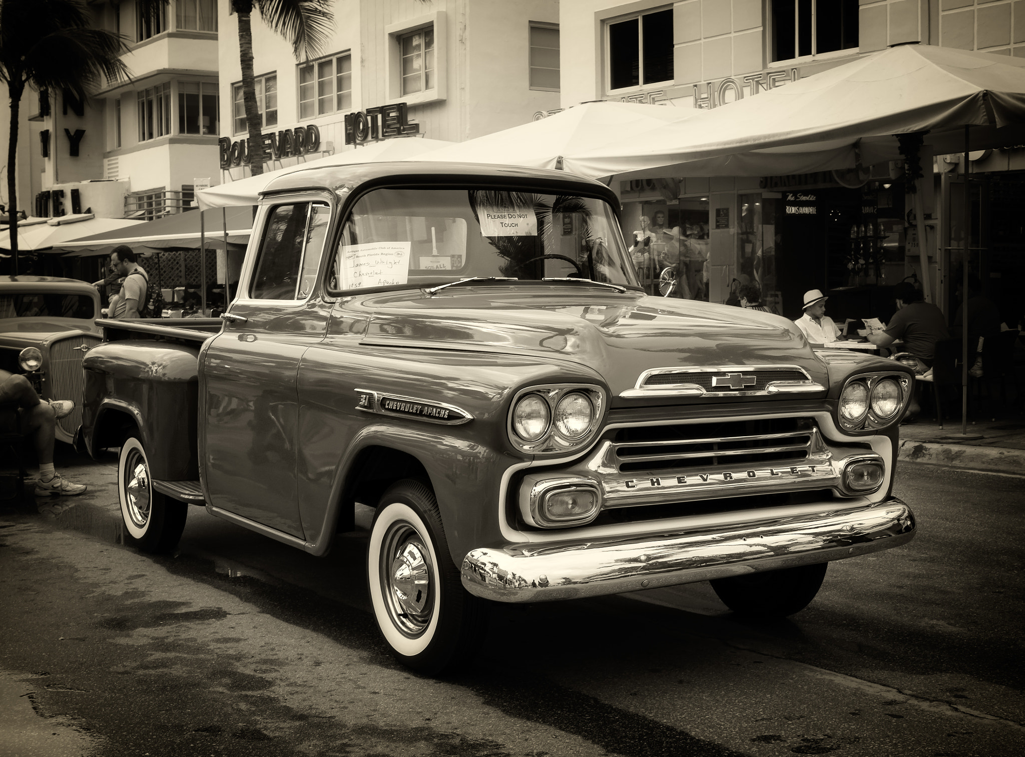 Olympus OM-D E-M1 + Olympus M.Zuiko Digital 25mm F1.8 sample photo. 1959 chevrolet apache photography