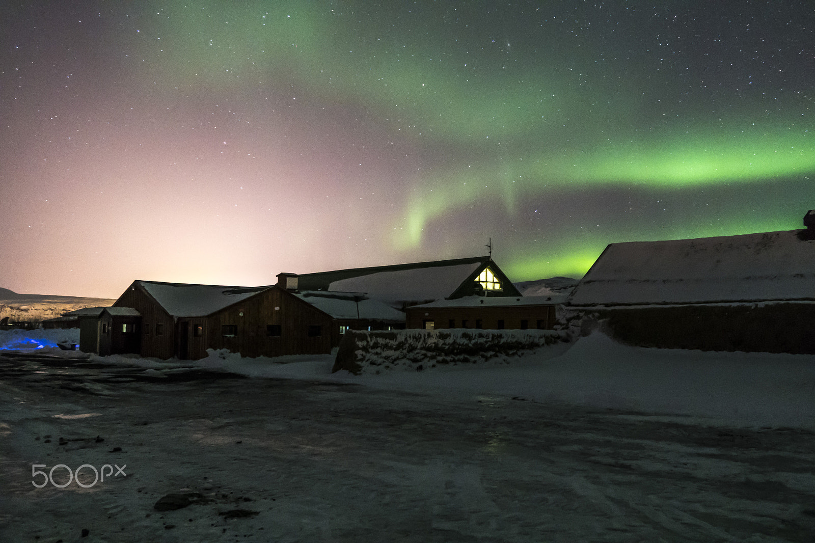 Sony a6500 sample photo. Northern lighs at ingolfsskali restaurant photography