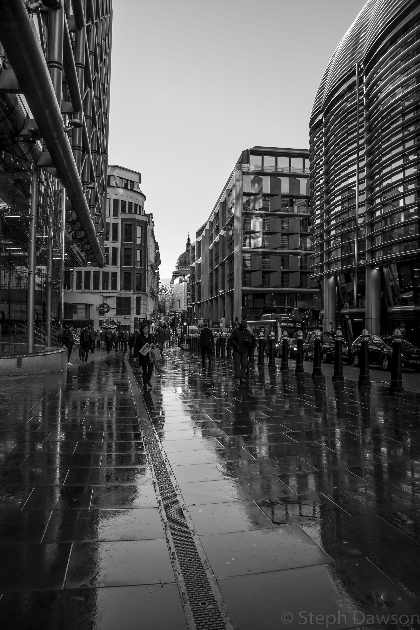 Canon EF-S 17-85mm F4-5.6 IS USM sample photo. In the city (b&w) photography