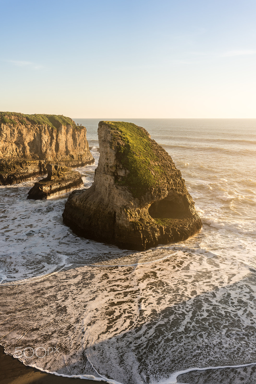 Sony a7R II + Sony Sonnar T* FE 35mm F2.8 ZA sample photo. Sunset at shark fin cove photography