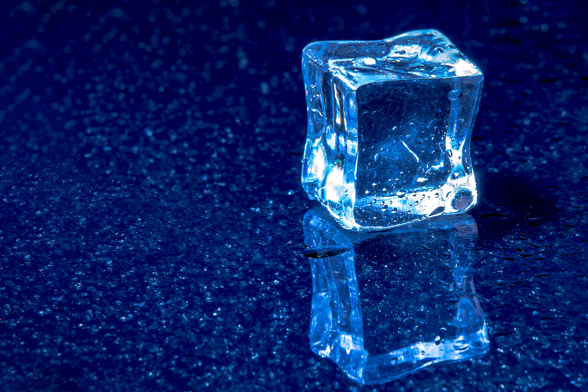 Sigma 70-200mm F2.8 EX DG Macro HSM II sample photo. Ice cubes photography