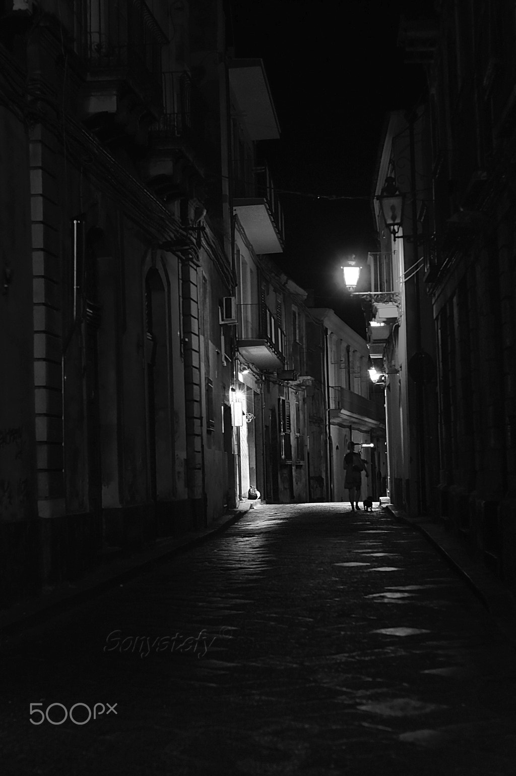 Sony SLT-A58 + Minolta AF 50mm F1.7 sample photo. Acireale street by night (sicily-italy) photography