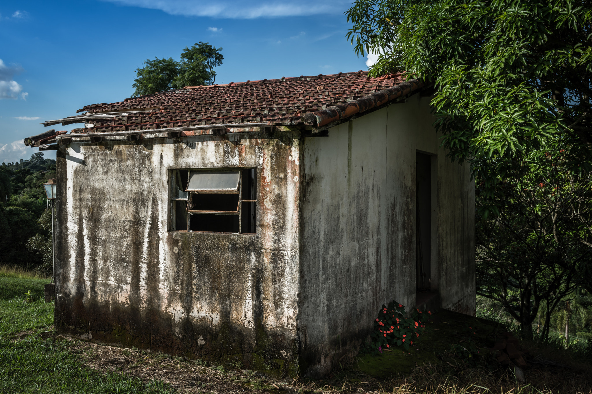Sigma 17-50mm F2.8 EX DC OS HSM sample photo. Old house photography