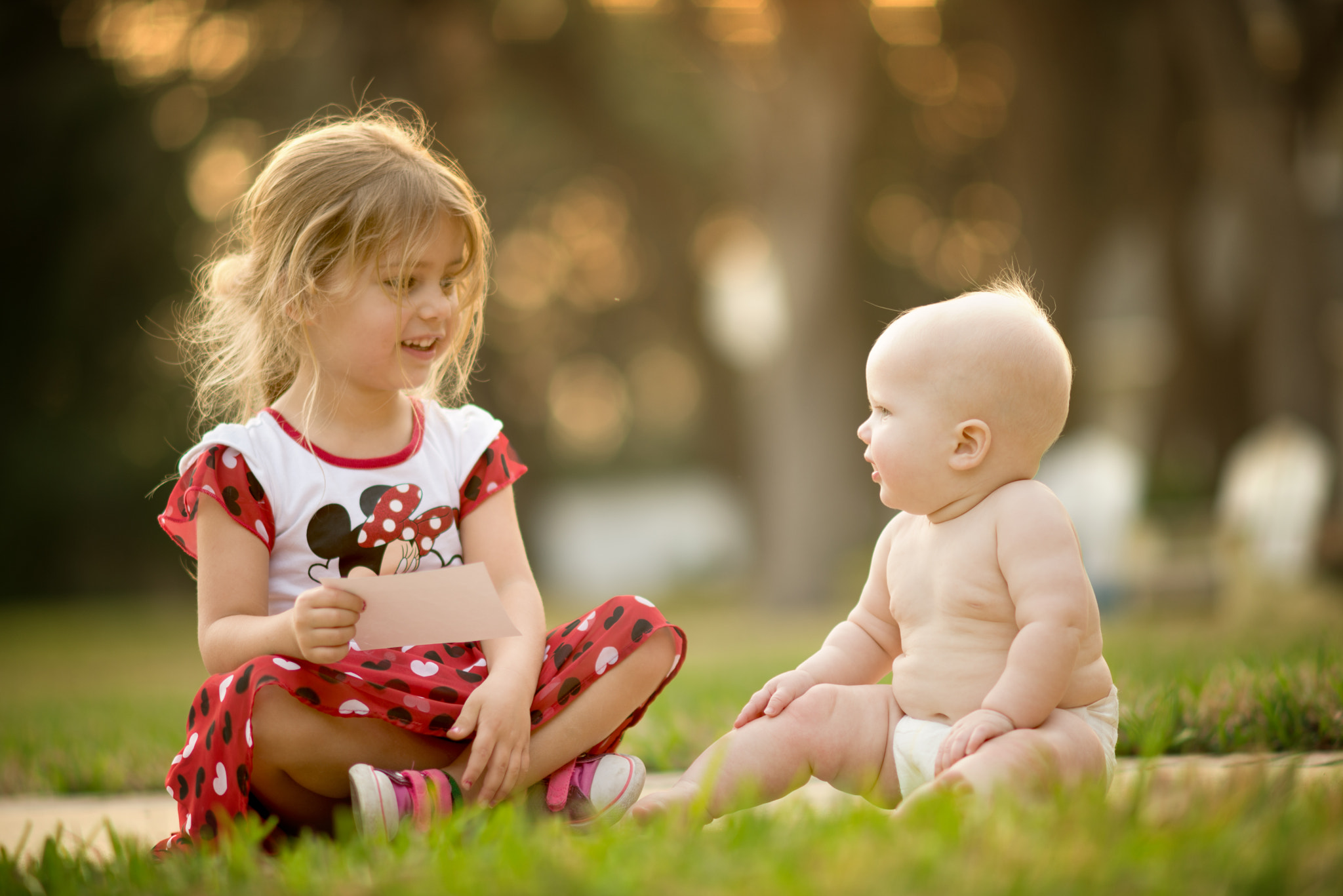 Nikon D610 + AF DC-Nikkor 135mm f/2D sample photo. Big sister conversation photography