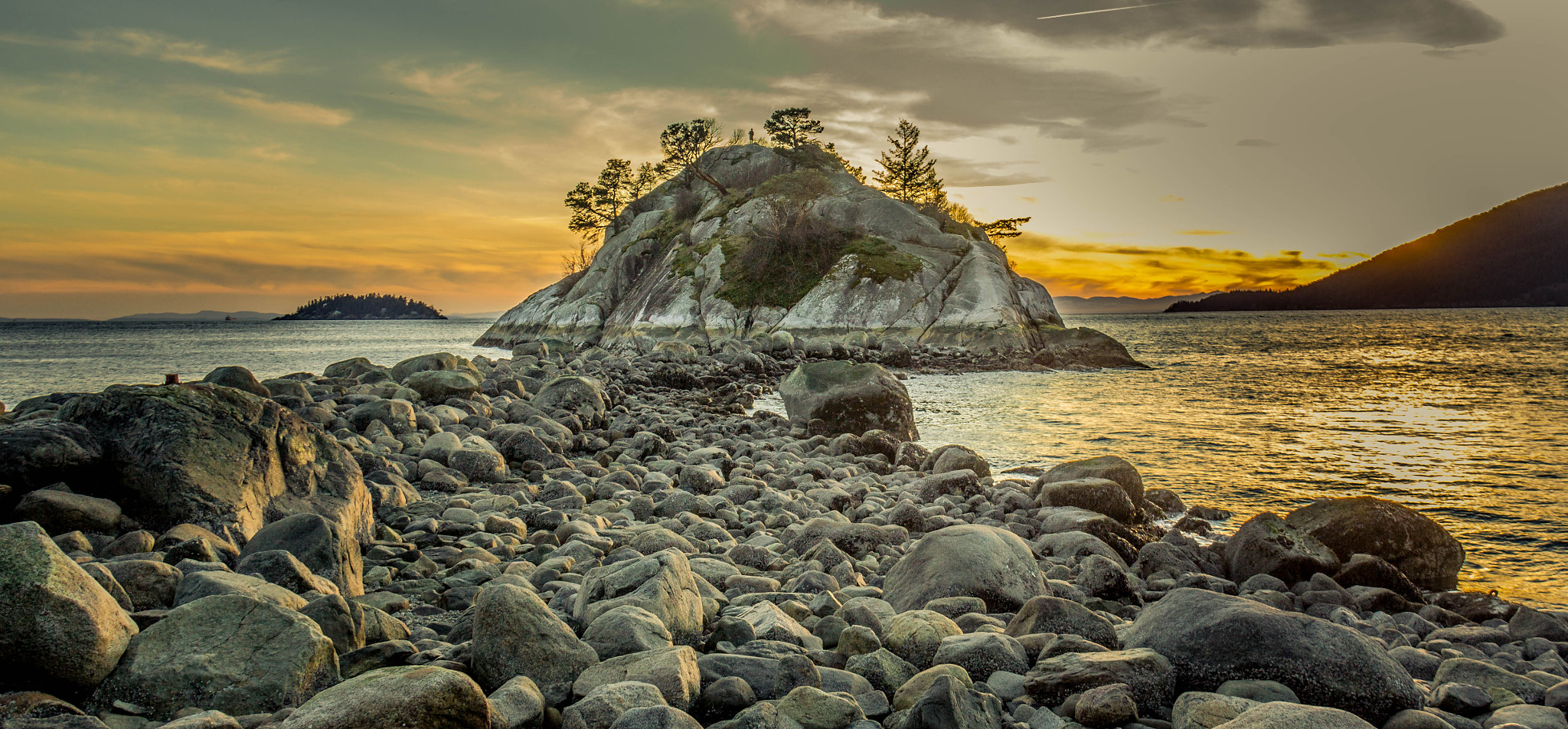 Canon EF-S 18-200mm F3.5-5.6 IS sample photo. Caption this? photography