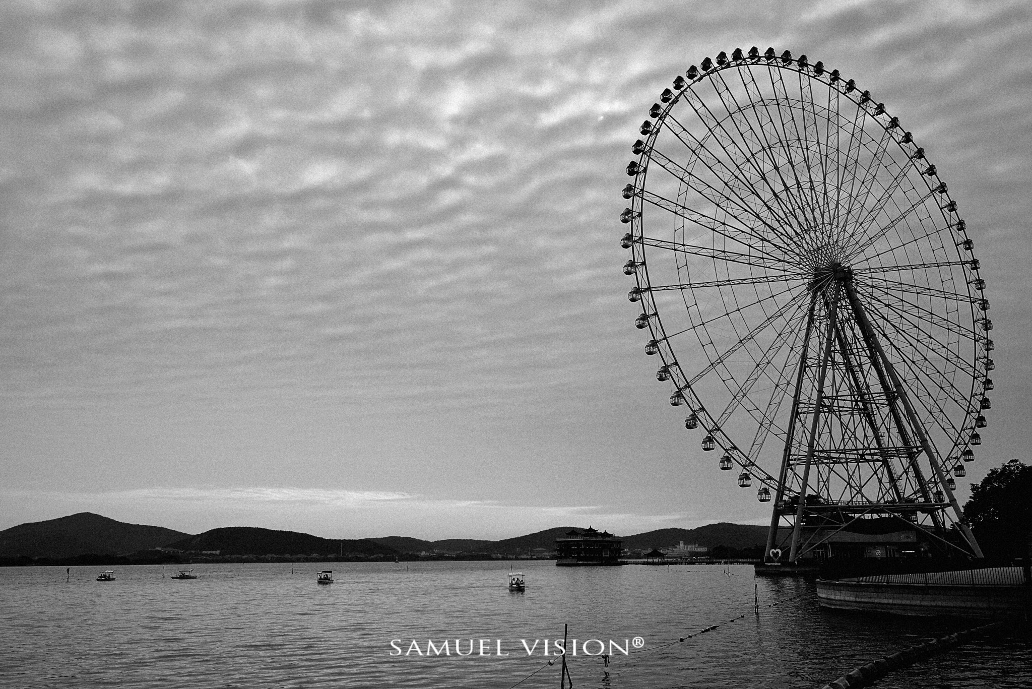 Nikon D610 sample photo. Ferris wheel near by taihu lake photography