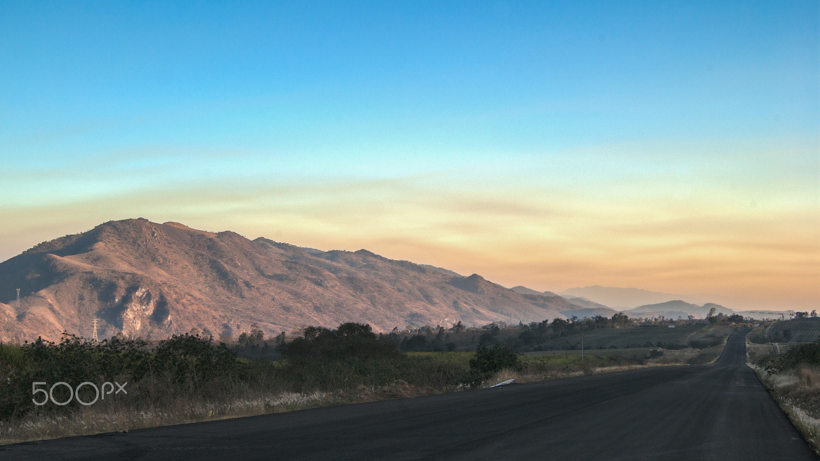 Sony Alpha DSLR-A380 sample photo. Mounts alongside the road photography