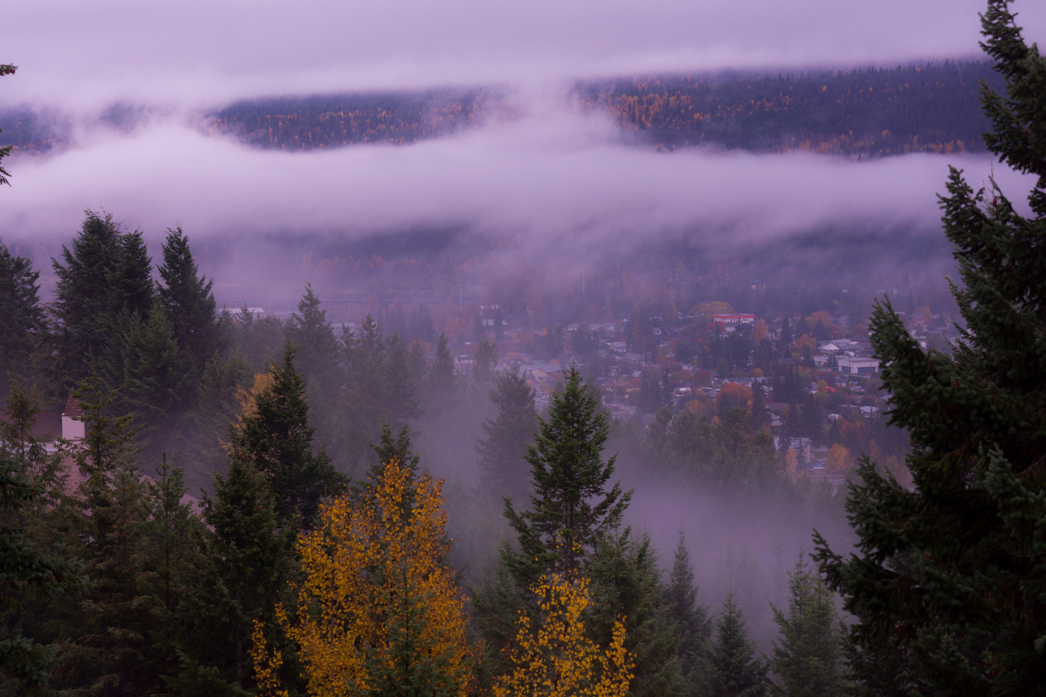 Sony Alpha NEX-7 + Sony E 18-55mm F3.5-5.6 OSS sample photo. Town in the fog photography