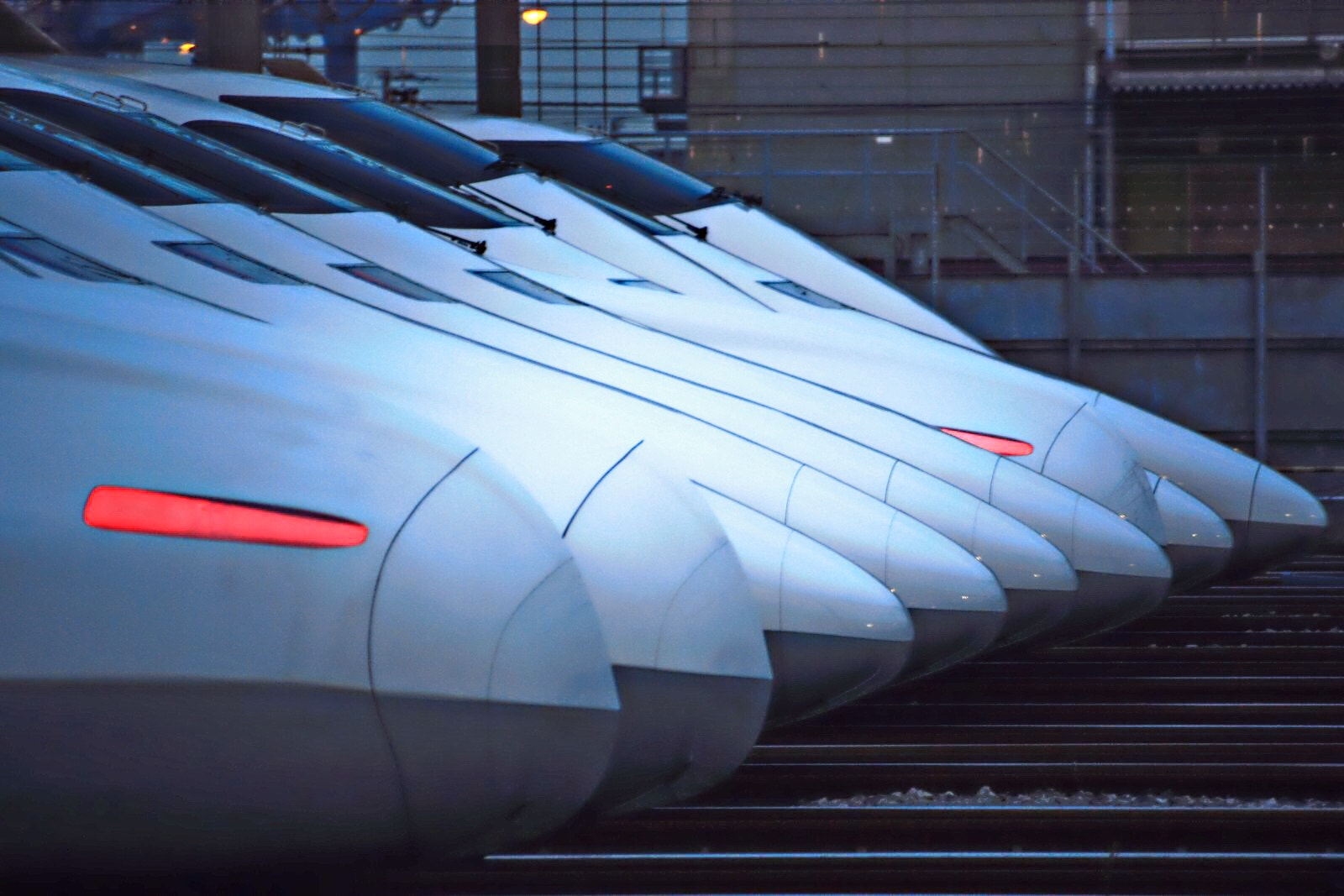 Canon EOS 450D (EOS Rebel XSi / EOS Kiss X2) sample photo. Barrett train the shinkansen, japan photography