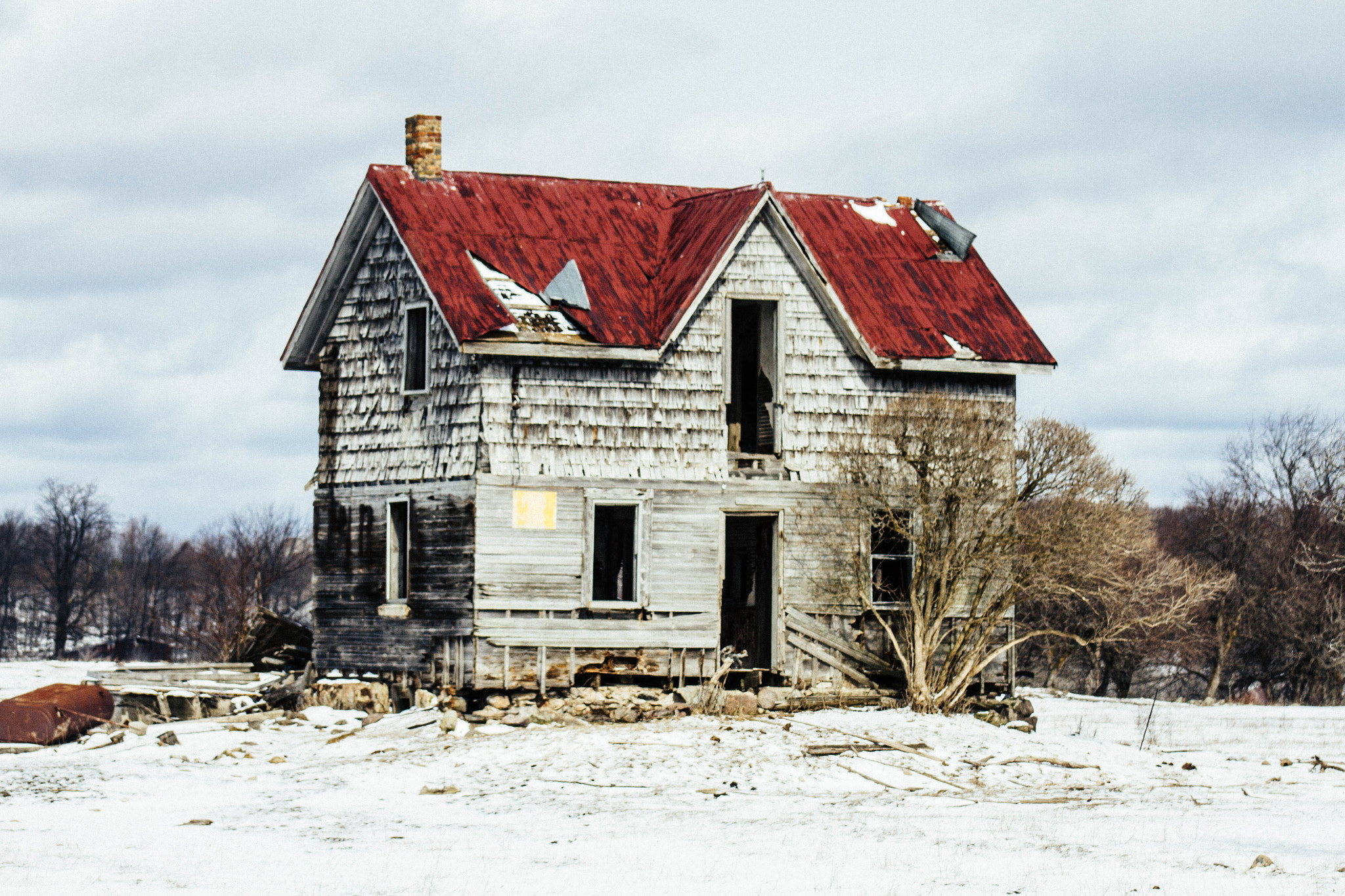 Canon EOS 7D + EF75-300mm f/4-5.6 sample photo. A beautiful abandoned building in collingwood, ontario photography