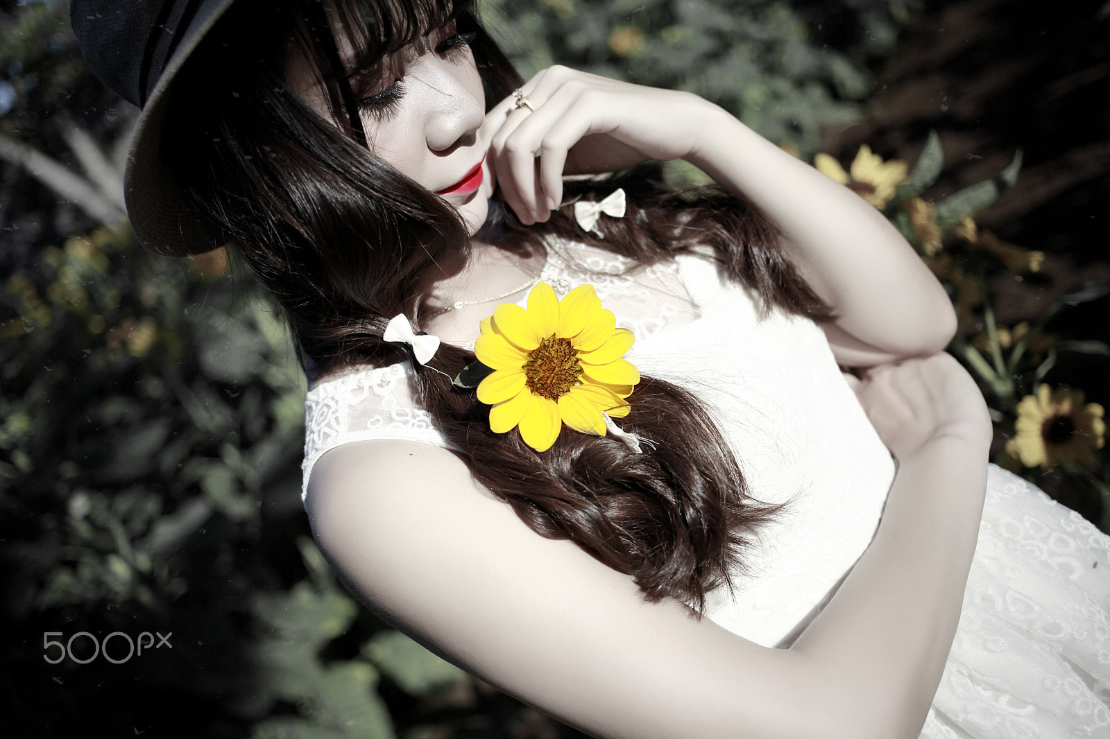 Canon EOS 5D Mark II sample photo. The girl and sunflower photography