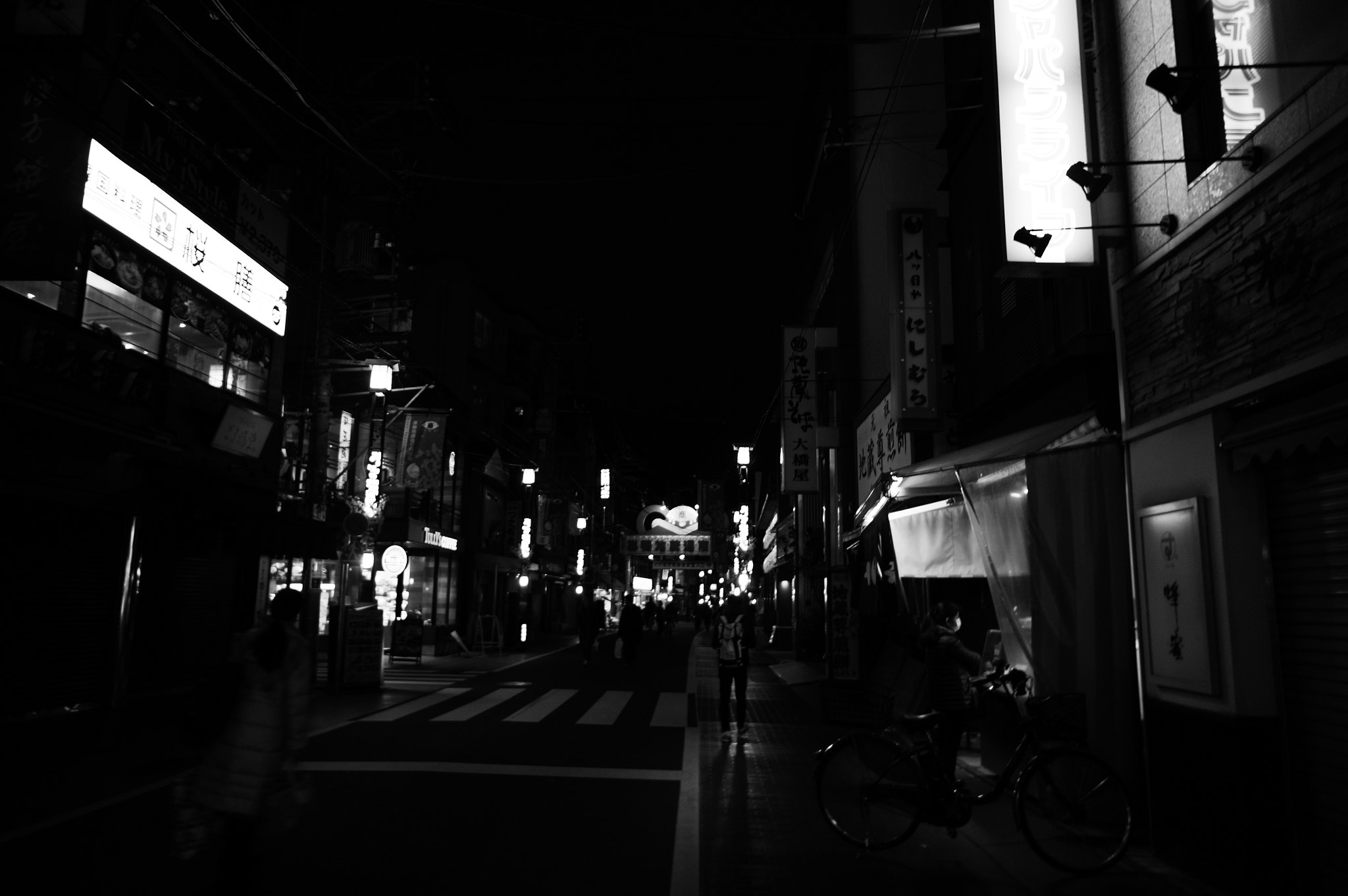 Sony E 16mm F2.8 sample photo. Shopping arcade photography