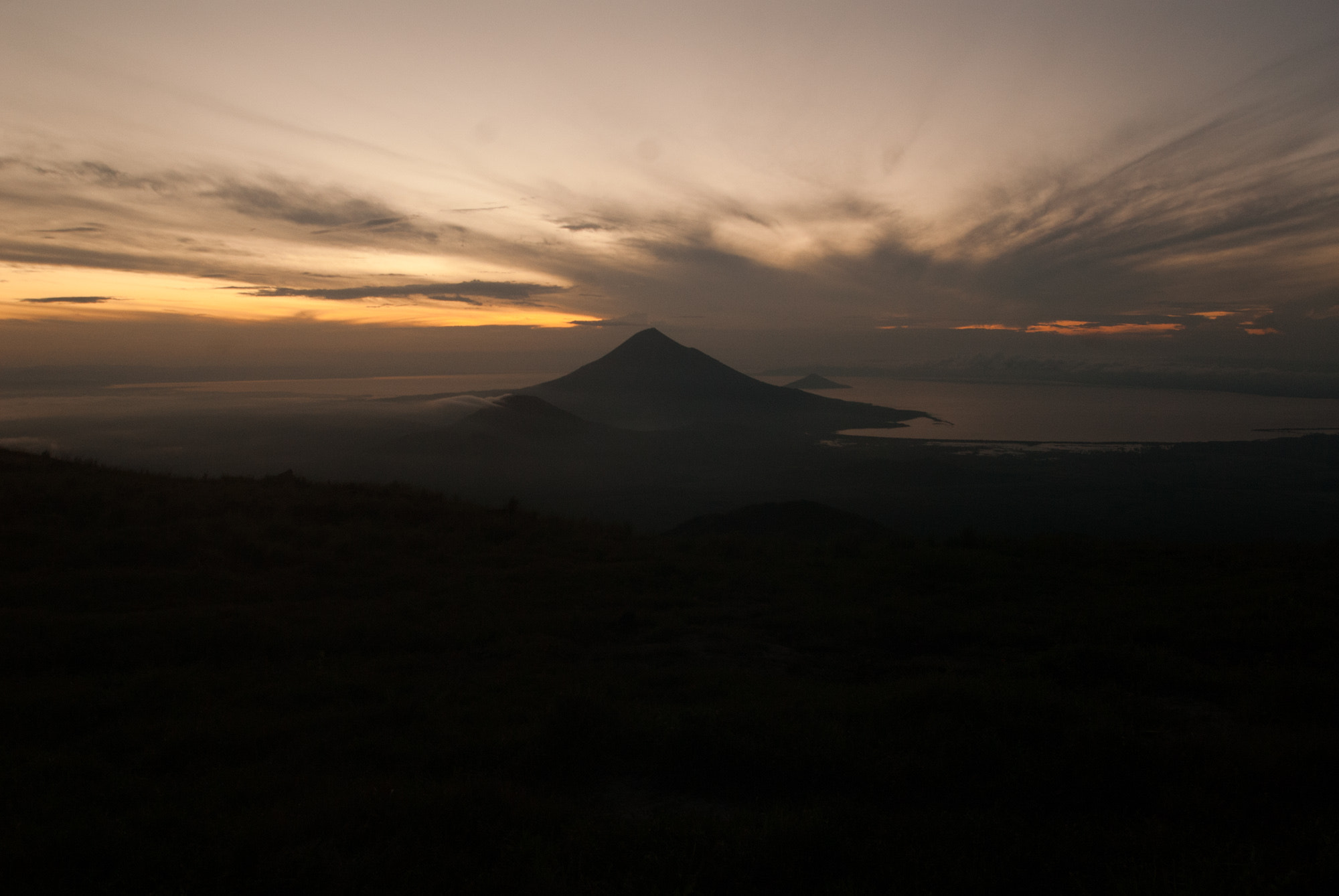 Nikon D200 sample photo. Volcan momatombo photography