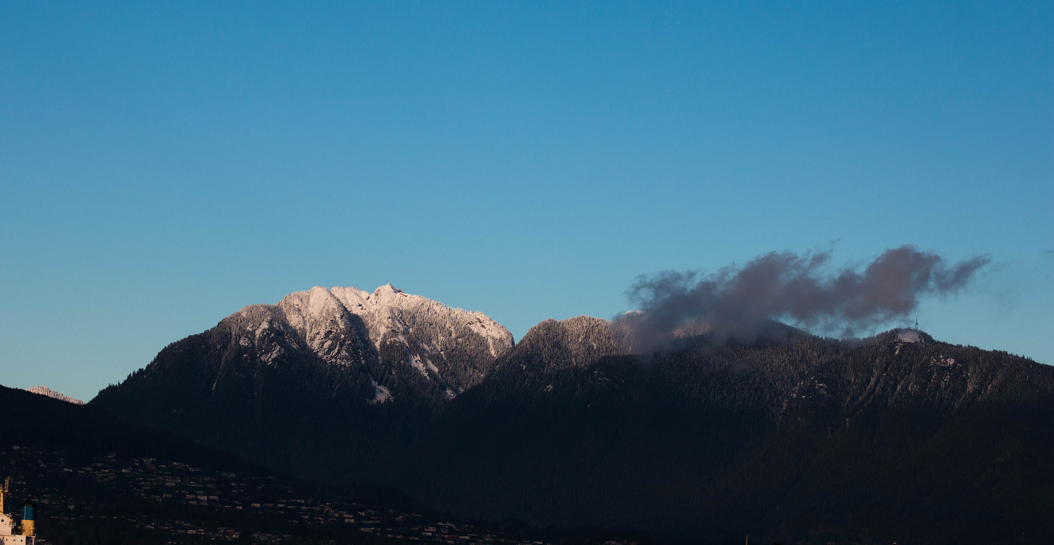 Canon EOS 70D + EF75-300mm f/4-5.6 sample photo. Little cloud photography