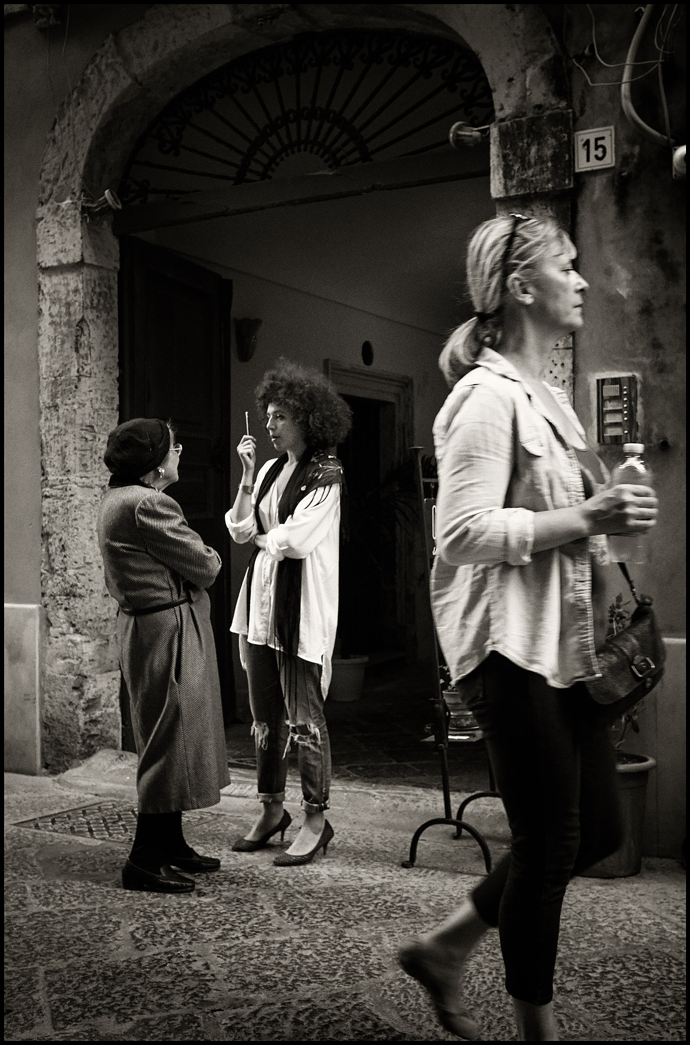 Fujifilm XF 23mm F1.4 R sample photo. The conversation... photography