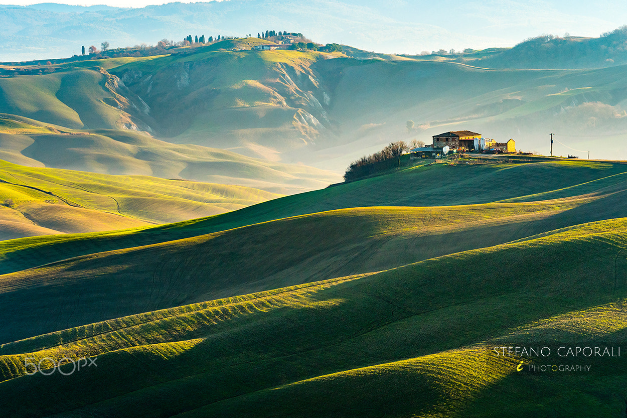 Olympus OM-D E-M5 II + Olympus M.Zuiko Digital ED 40-150mm F2.8 Pro sample photo. Rolling hills of tuscany photography