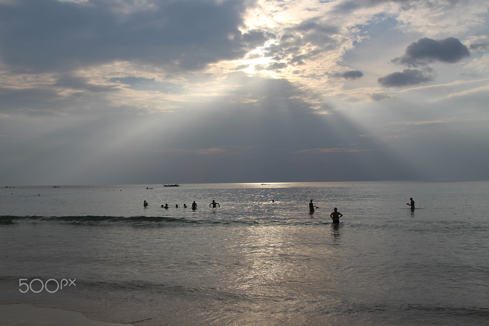 Sigma 18-200mm f/3.5-6.3 DC OS sample photo. The sun's rays over the andaman sea. photography