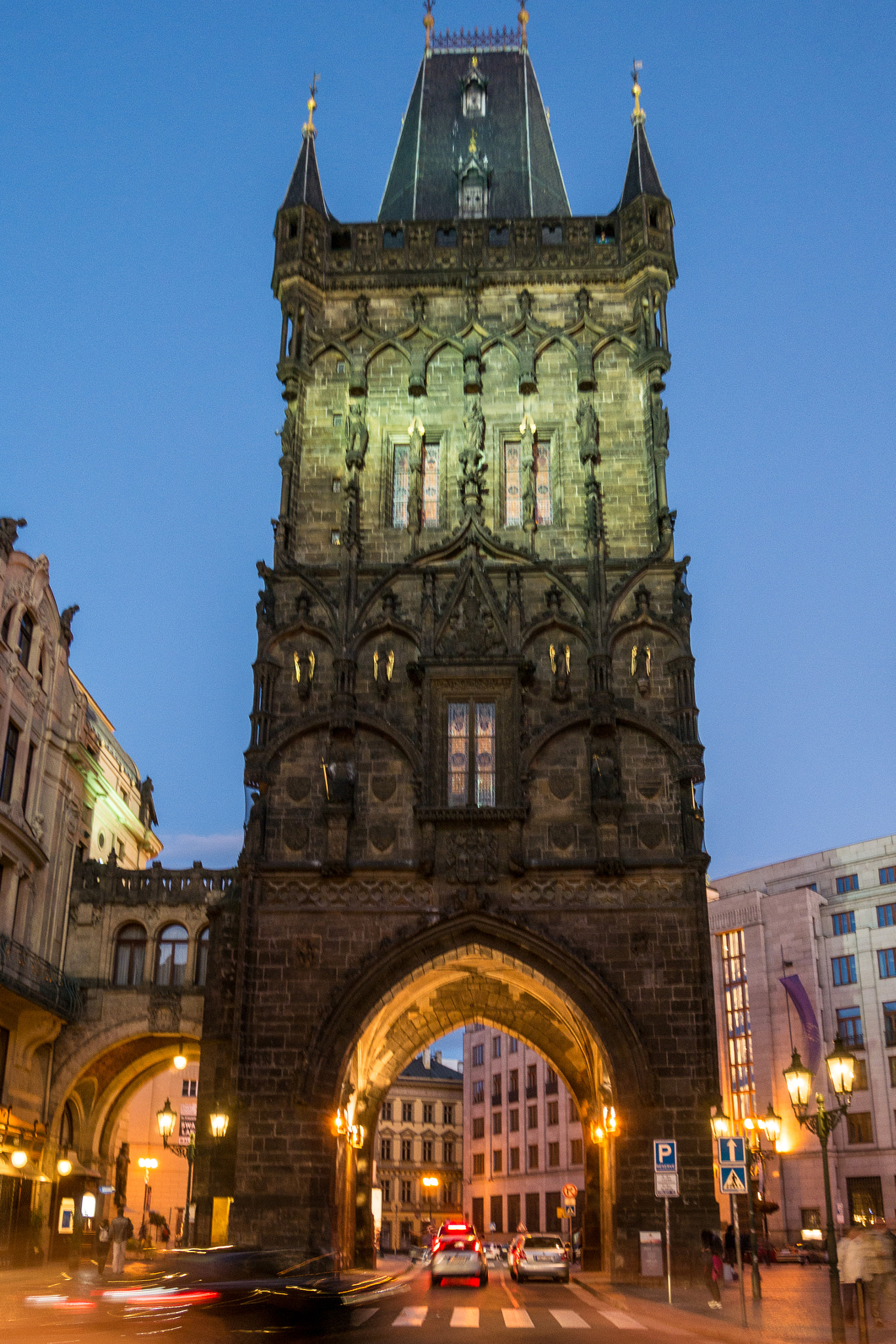 Panasonic Lumix DMC-GX7 sample photo. Puerta de la pólvora praga photography