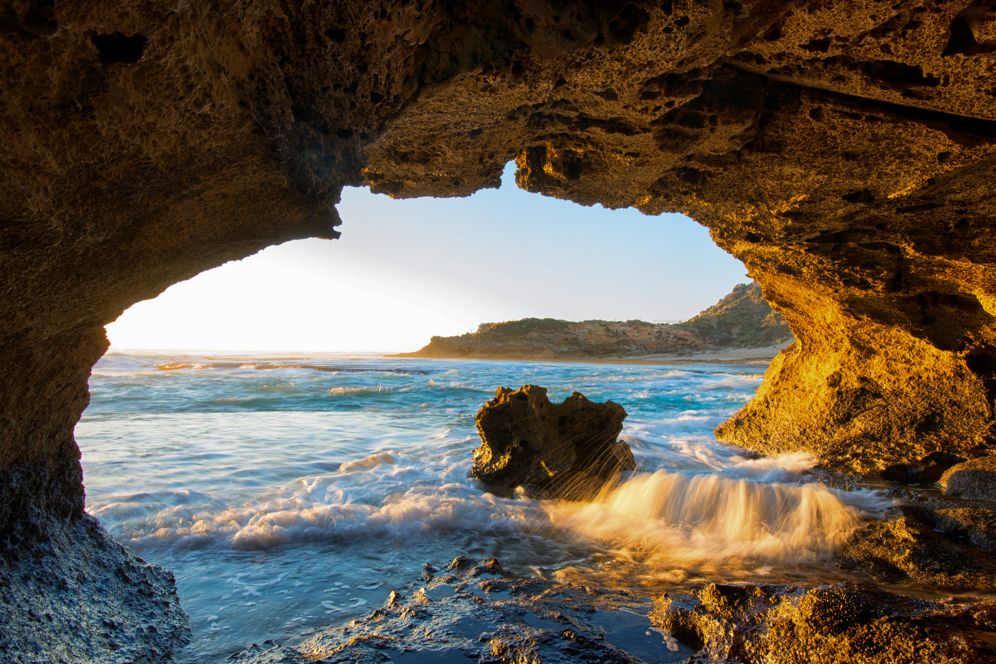 Nikon AF-S Nikkor 17-35mm F2.8D ED-IF sample photo. Cave dweller photography