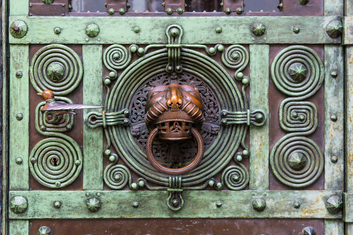 Sony a6000 + Sony E 18-55mm F3.5-5.6 OSS sample photo. Door detail photography