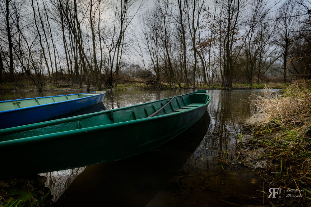 Nikon D5200 + Tamron SP AF 10-24mm F3.5-4.5 Di II LD Aspherical (IF) sample photo. Boat in the ticino river photography