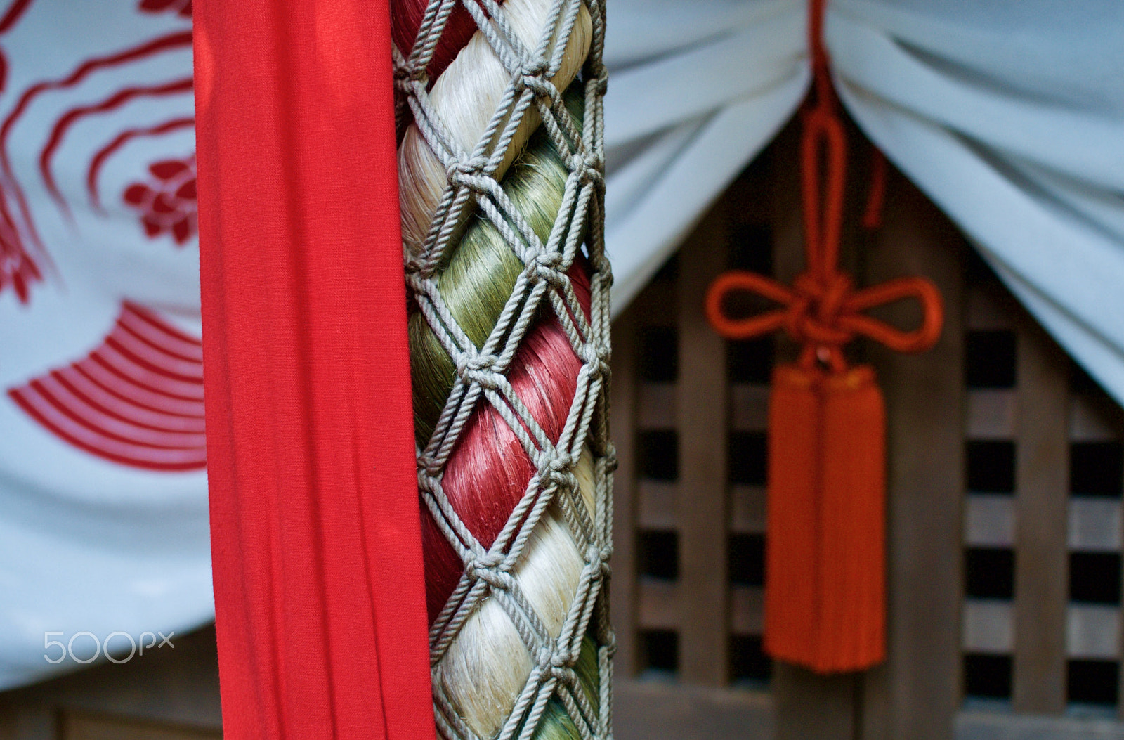 Nikon 1 Nikkor 18.5mm F1.8 sample photo. Sada shrine bell pull photography